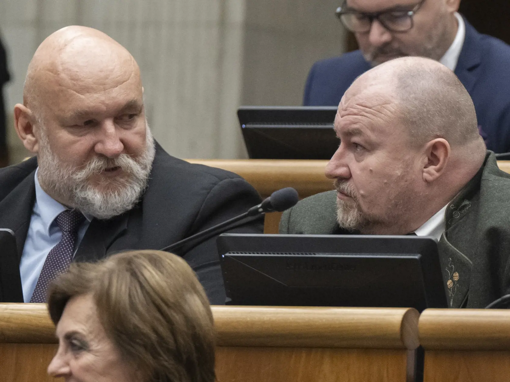 Na snímke nezaradení poslanci NR SR Rudolf Huliak (vpravo) a Ivan Ševčík počas 23. schôdze NR SR v utorok 26. novembra 2024 v Bratislave.