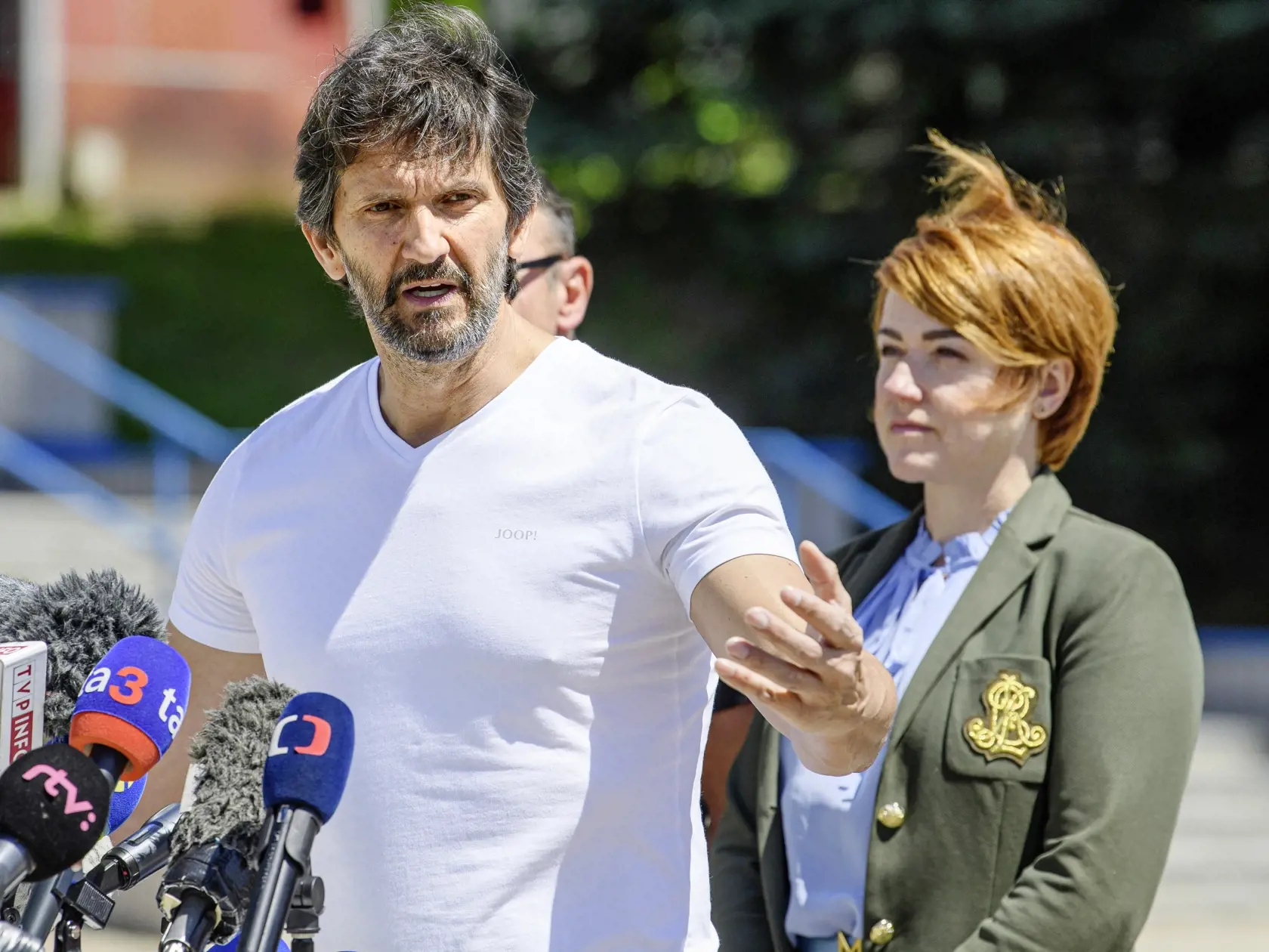 Robert Kaliňák. Minister obrany prevzal na seba po atentáte komunikáciu s médiami. Premiéra pravidelne navštevuje.
