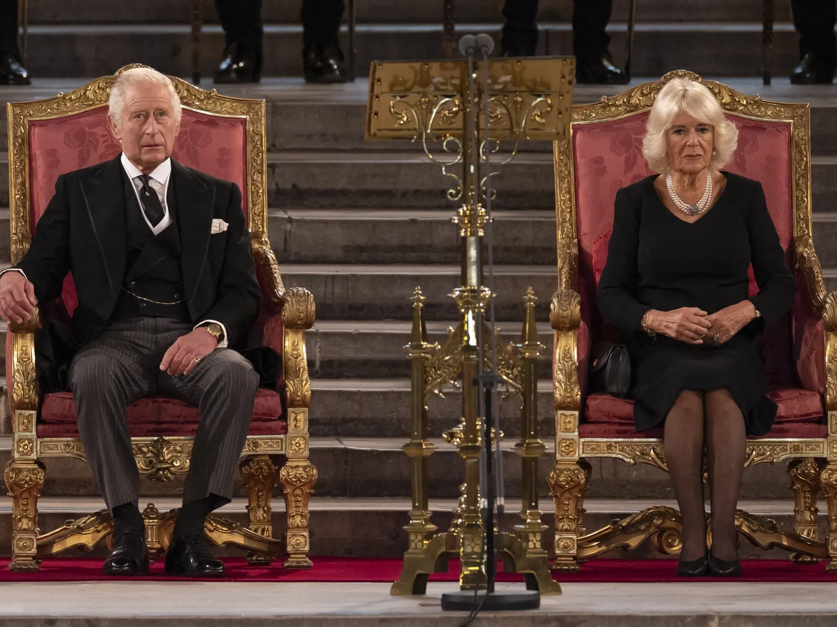 Kráľ Charles III. a kráľovná manželka Camilla.