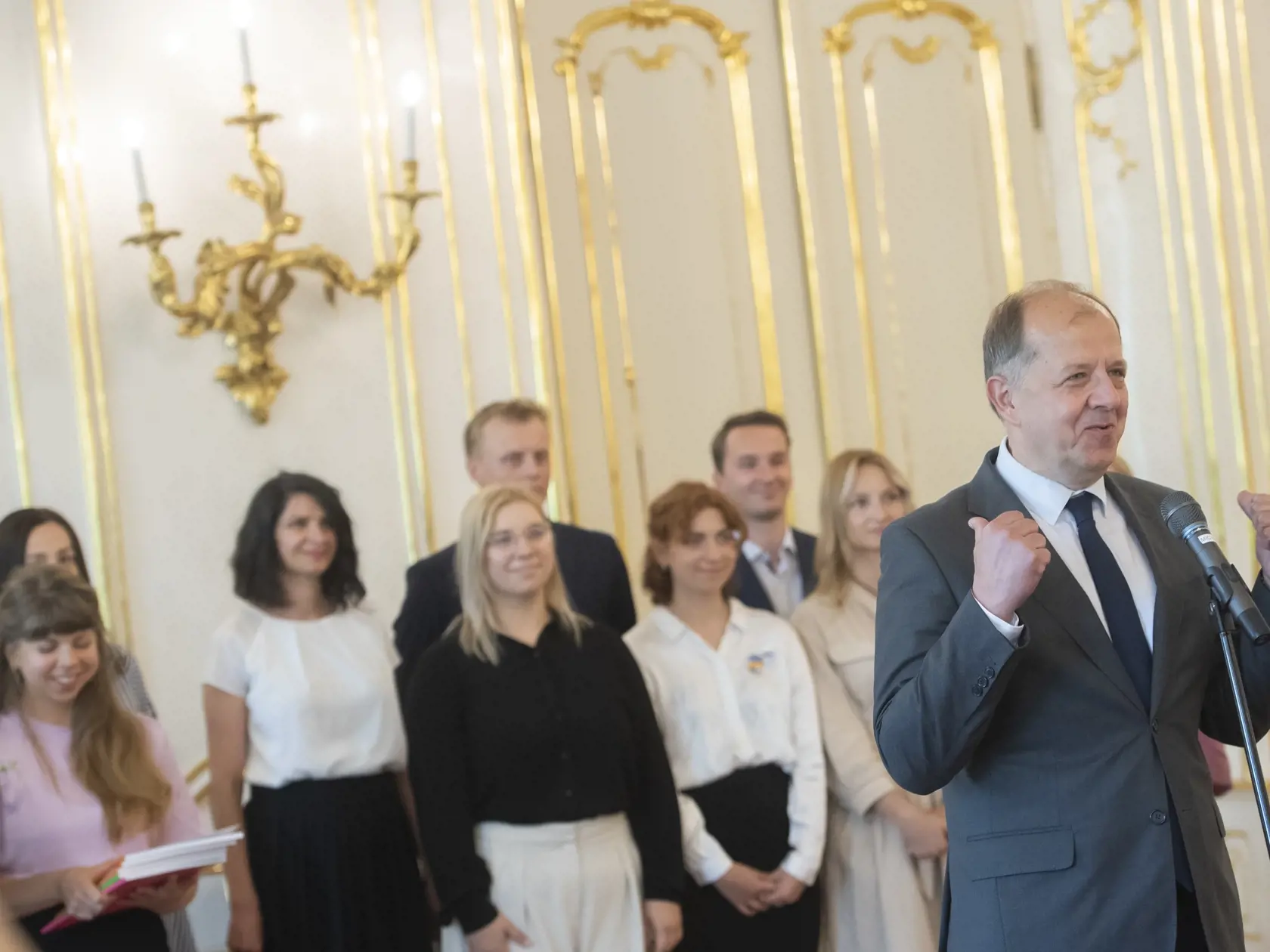Prezidentka SR Zuzana Čaputová prijala v Prezidentskom paláci primátora mesta Trenčín Richarda Rybníčka (na snímke vpravo) spolu s tímom projektu Európske hlavné mesto kultúry (EHMK) 2026, ktorým bude v roku 2026 mesto Trenčín. V Bratislave 6. júla 2022. FOTO TASR – Martin Baumann