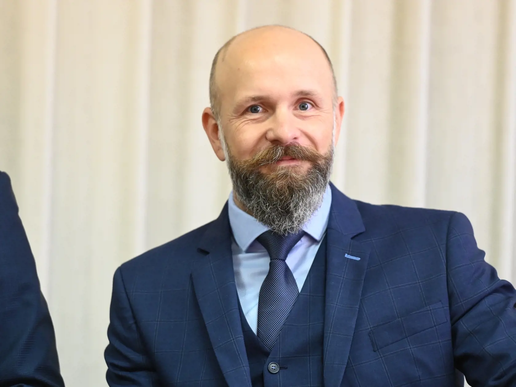 Na snímke primátor Trnavy Peter Bročka počas tlačovej konferencie s názvom Predstavenie nového projektu vybudovania vojenského archívu v Trnave, v priestoroch Vojenského archívu v Trnave v pondelok 19. septembra 2022. FOTO TASR - Lukáš Grinaj