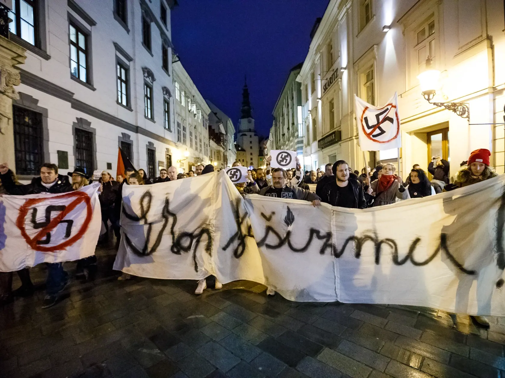 Bella ciao.
Bratislava, Nám. SNP, protest proti fašizmu