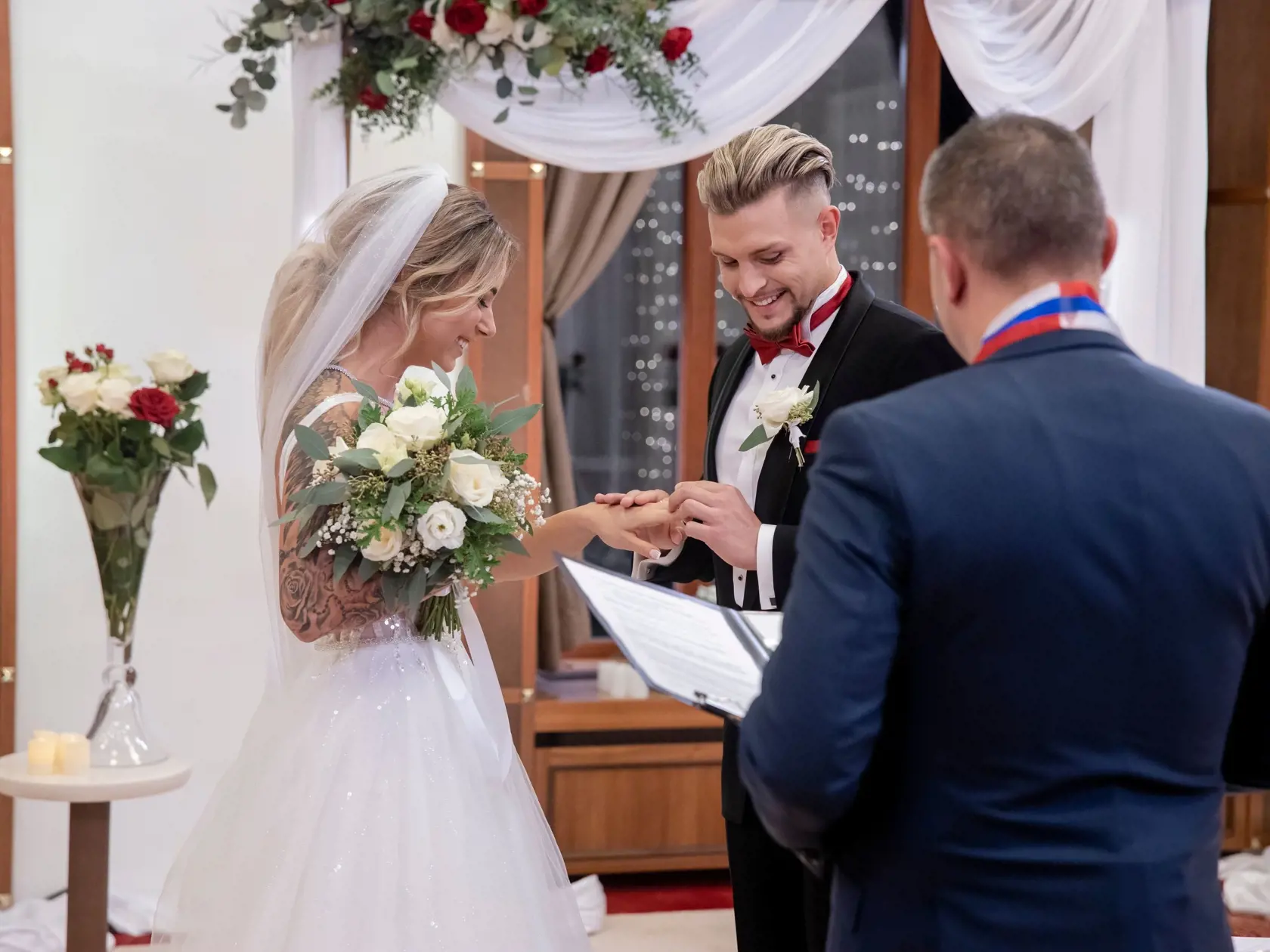 Veronika a Adam sa po obrade na seba hneď vrhli a všade lietali iskry. Postupne však sympatie vyhasínali.