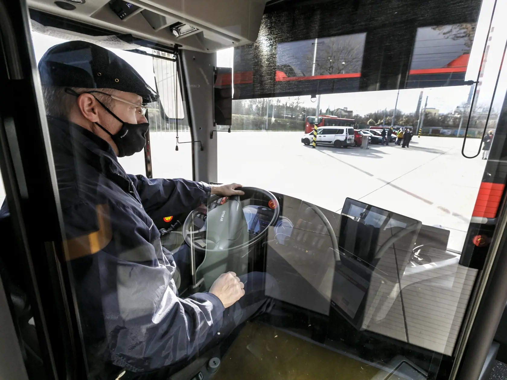 Vallo hovorí o dobrej cene autobusov: "Na každom autobuse oproti poslednému nákupu šetríme viac ako 70.000 eur dobrým verejným obstarávaním. Pre Bratislavu je to okolo päť miliónov eur, ktoré sme ušetrili."