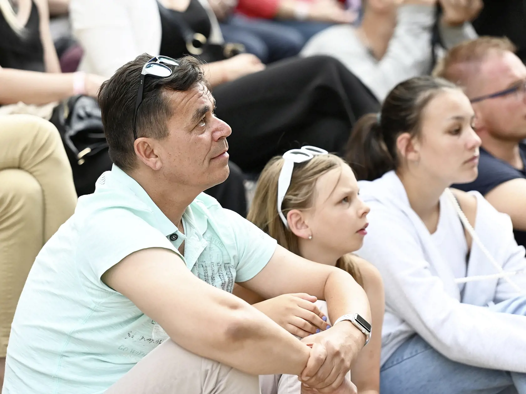 Poctu Danovi prišli v Trnave vzdať mnohé známe mená. Na pódiu vystúpila Jana Kirschner či Braňo Jobus a v hľadisku sedel Roman Pomajbo a tiež Zuzana Kubovčíková Šebová.