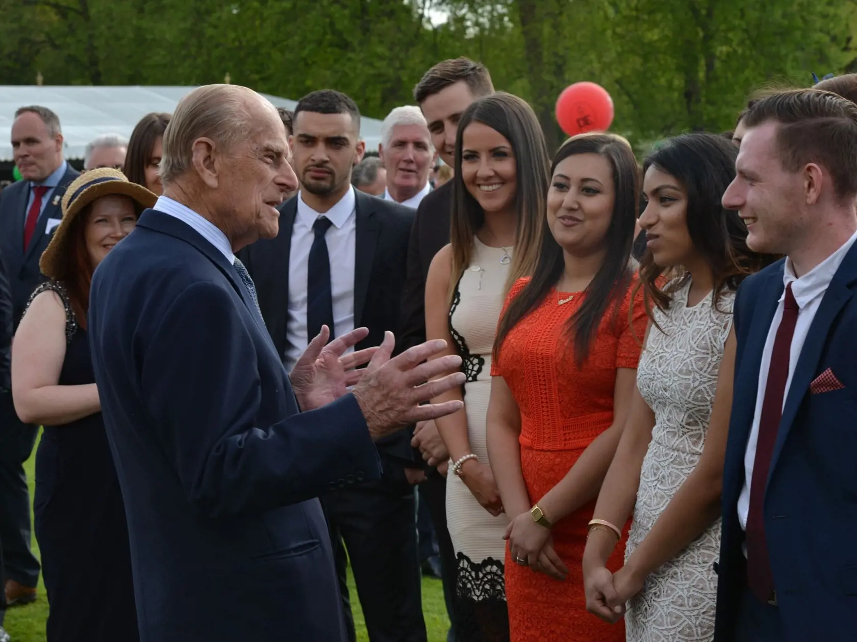 Princ Philip na zlatej ceremónií v záhradách Buckinghamského paláca v roku 2012 pri príležitosti 60 rokov programu DofE.