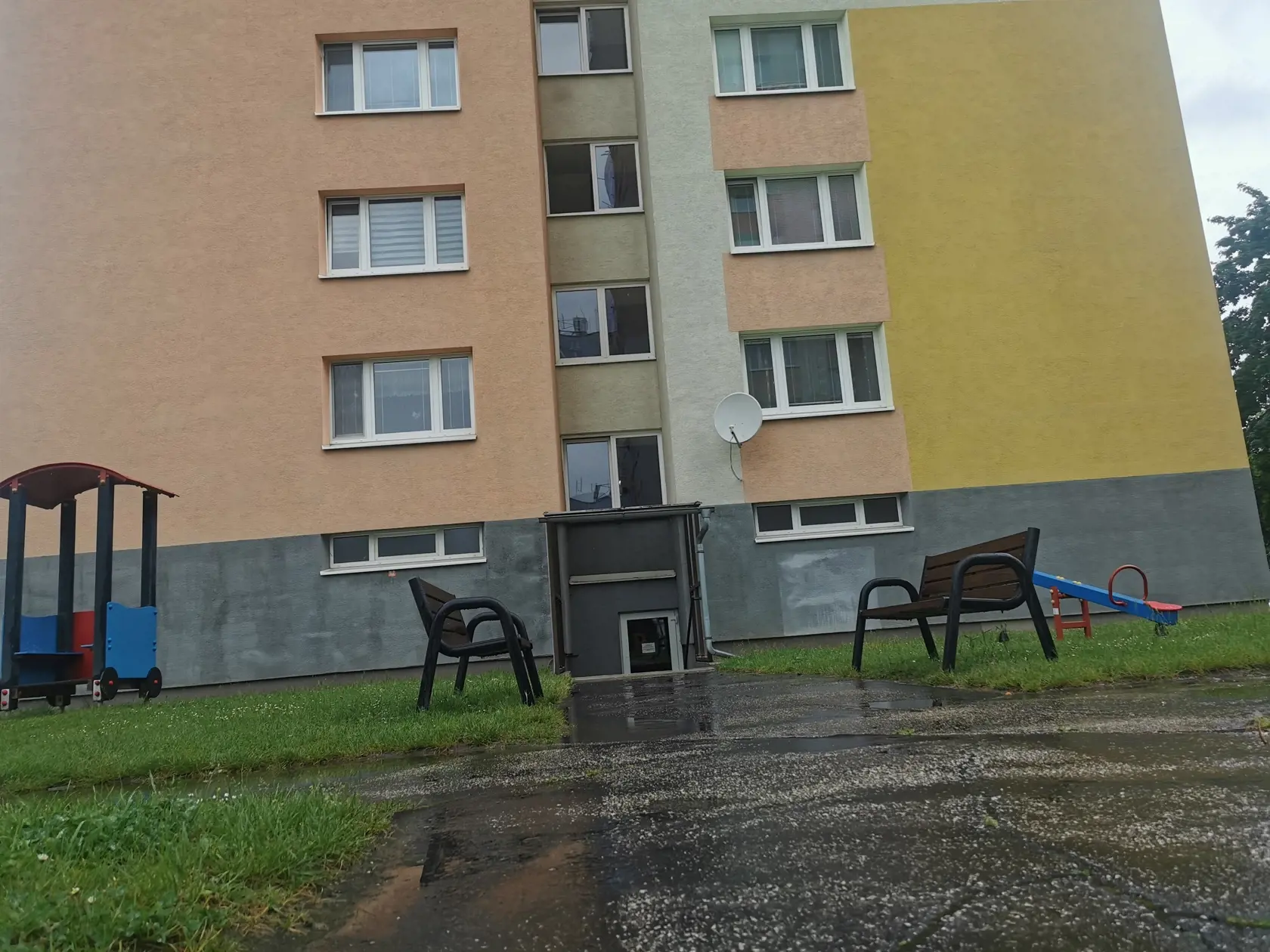 Mama Ľuboša v byte stále žije.