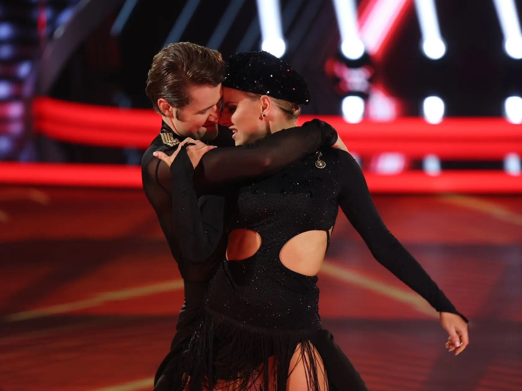 Štvrté kolo Let's Dance. Na snímke Marek Rozkoš a Natália Horváthová.