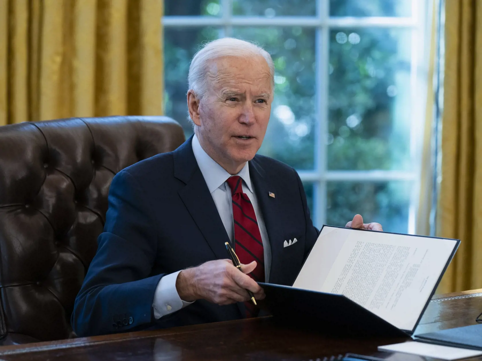 EBE 24 Washington - Americký prezident Joe Biden po podpise opatrení v oblasti  zdravotnej starostlivosti v Oválnej pracovni Bieleho domu vo štvrtok 28. januára 2021 vo Washingtone. FOTO TASR/AP