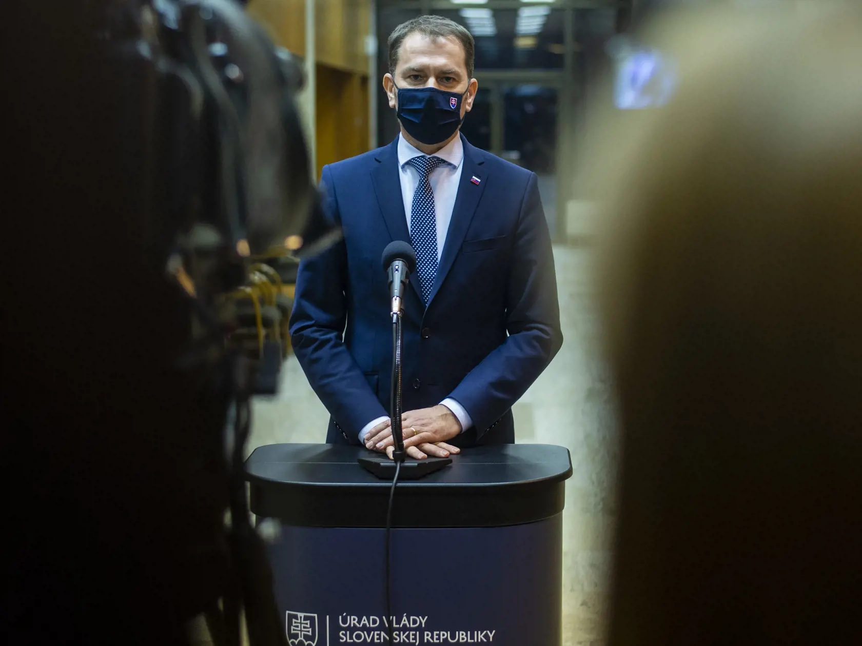 Na snímke predseda vlády SR Igor Matovič (OĽaNO) počas tlačovej konferencie k vyhláseniam ministra hospodárstva SR Richarda Sulíka (SaS) 24. februára 2021 v Bratislave. FOTO TASR - Jakub Kotian