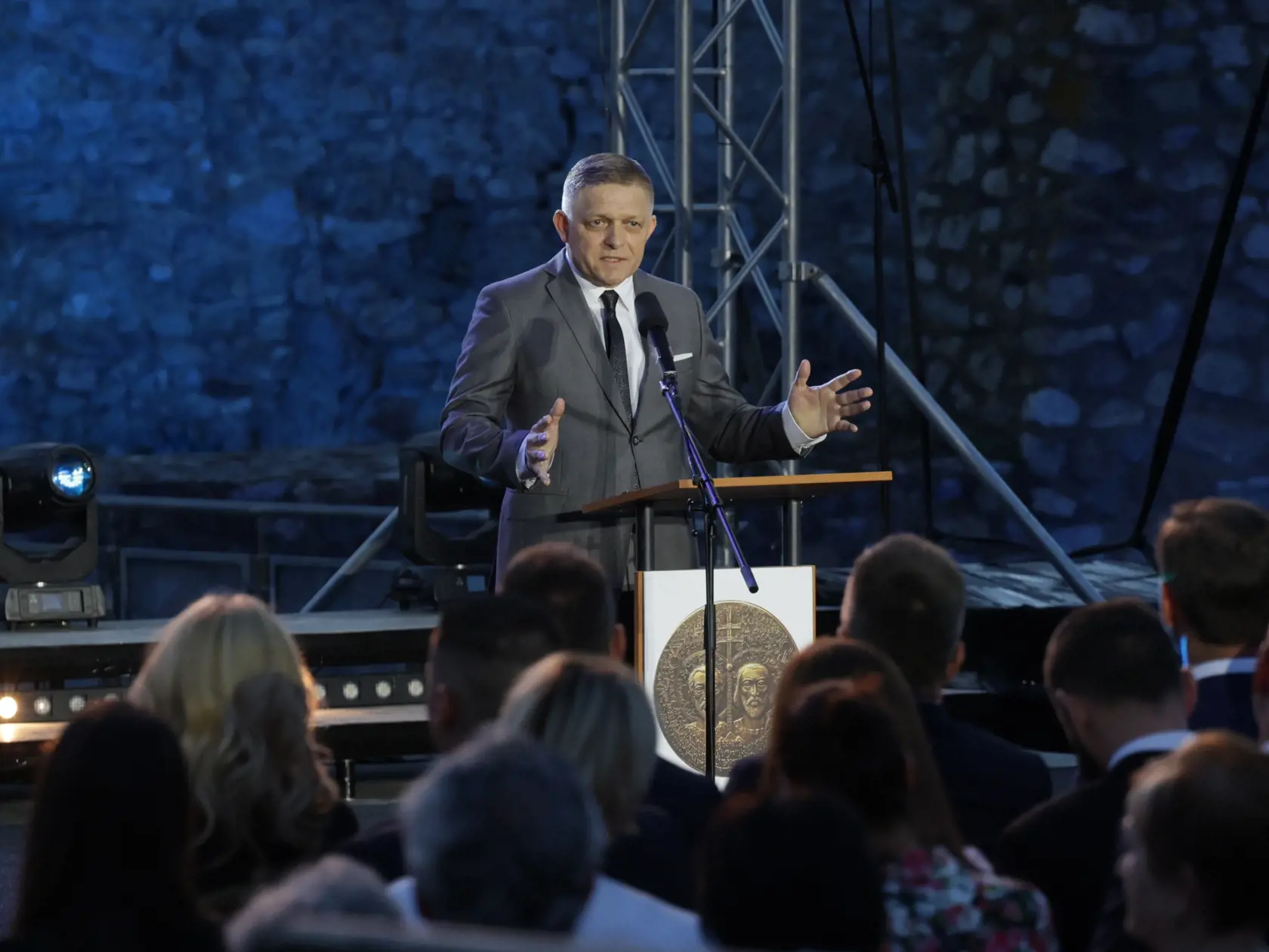 Robert Fico počas svojho prejavu na hrade Devín.