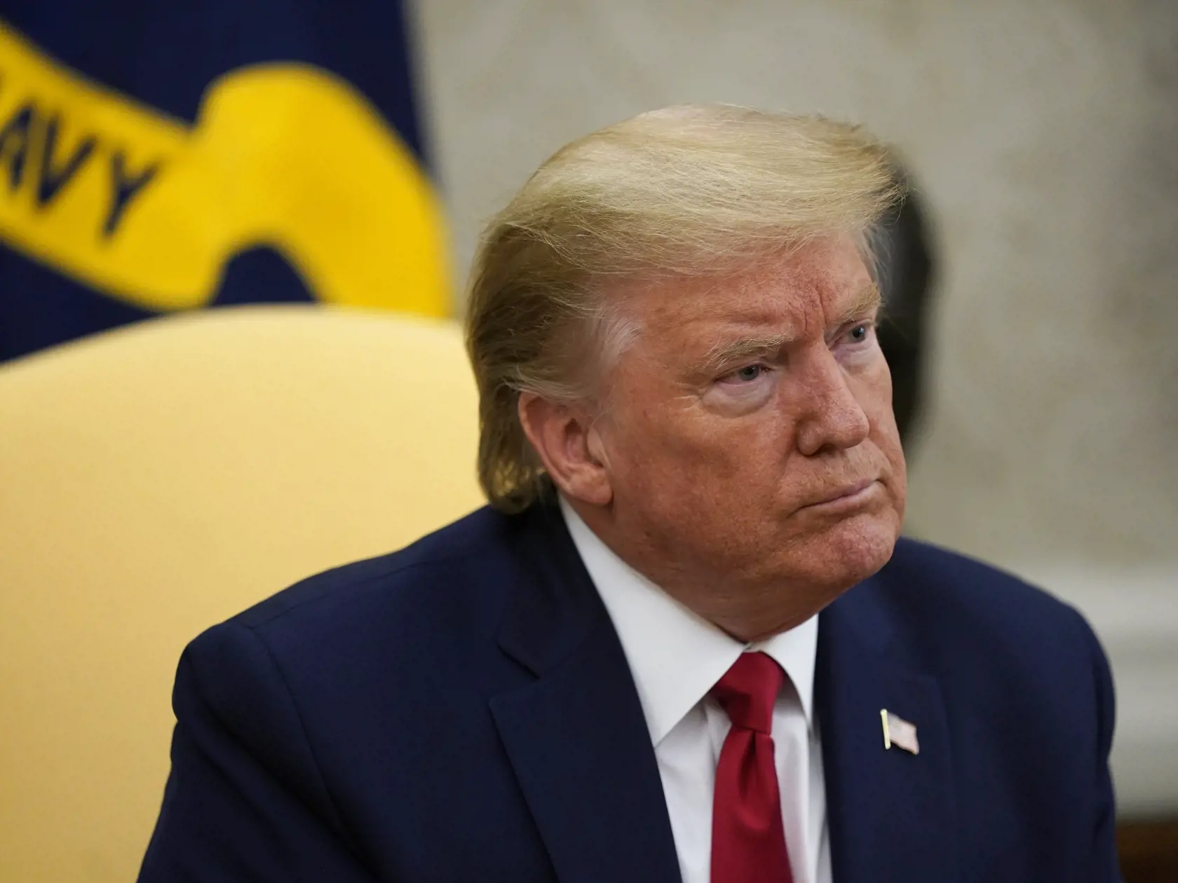 EBE 32 Washington - Na snímke americký prezident Donald Trump počas stretnutia ohľadne situácie s pandémiou nového koronavírusu v Bielom dome vo Washingtone 7. mája 2020. Trump vyzval na zahrnutie Číny do nových americko-ruských rozhovorov o kontrole zbrojenia. FOTO TASR/AP
President Donald Trump listens during a meeting about the coronavirus response with Gov. Greg Abbott, R-Texas, in the Oval Office of the White House, Thursday, May 7, 2020, in Washington. (AP Photo/Evan Vucci)