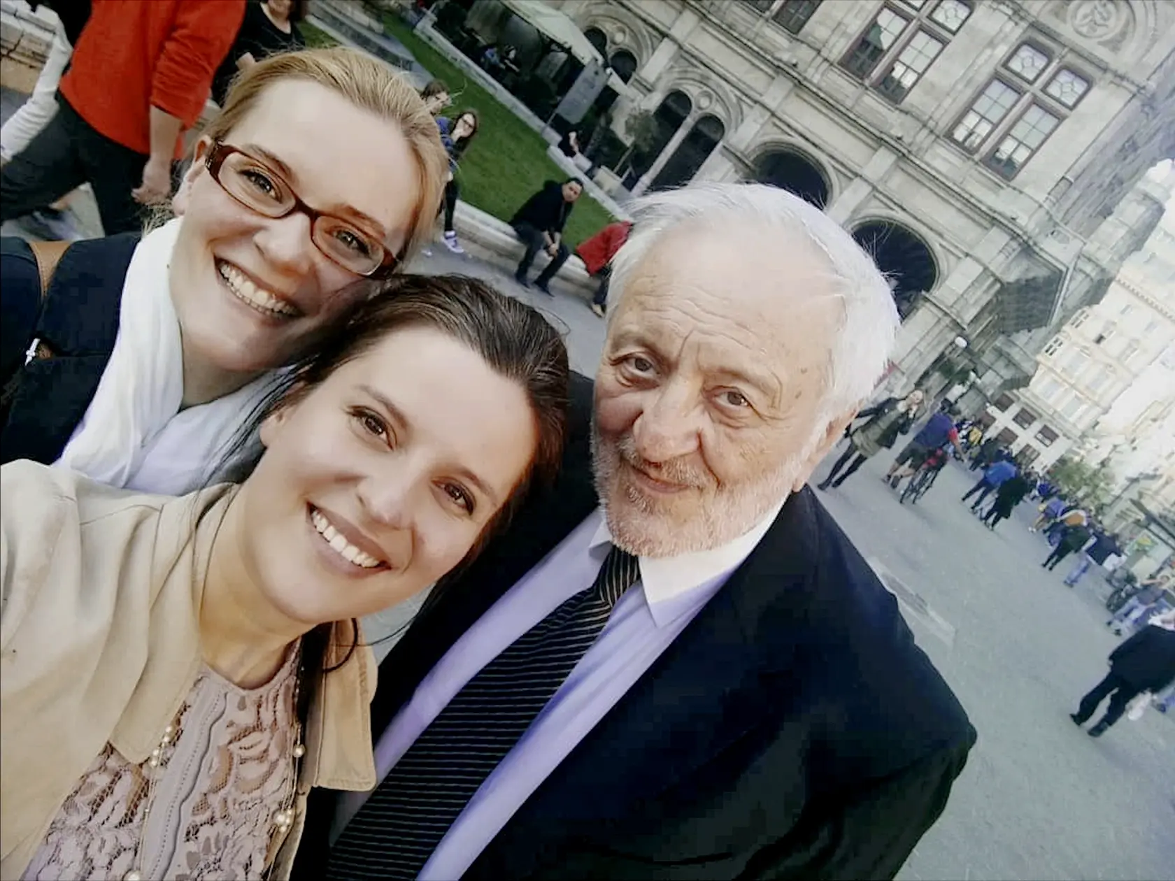 Dcéry Magdy Vášáryovej a Milana Lasicu: Staršia Hana (vpredu) a mladšia Žofia.