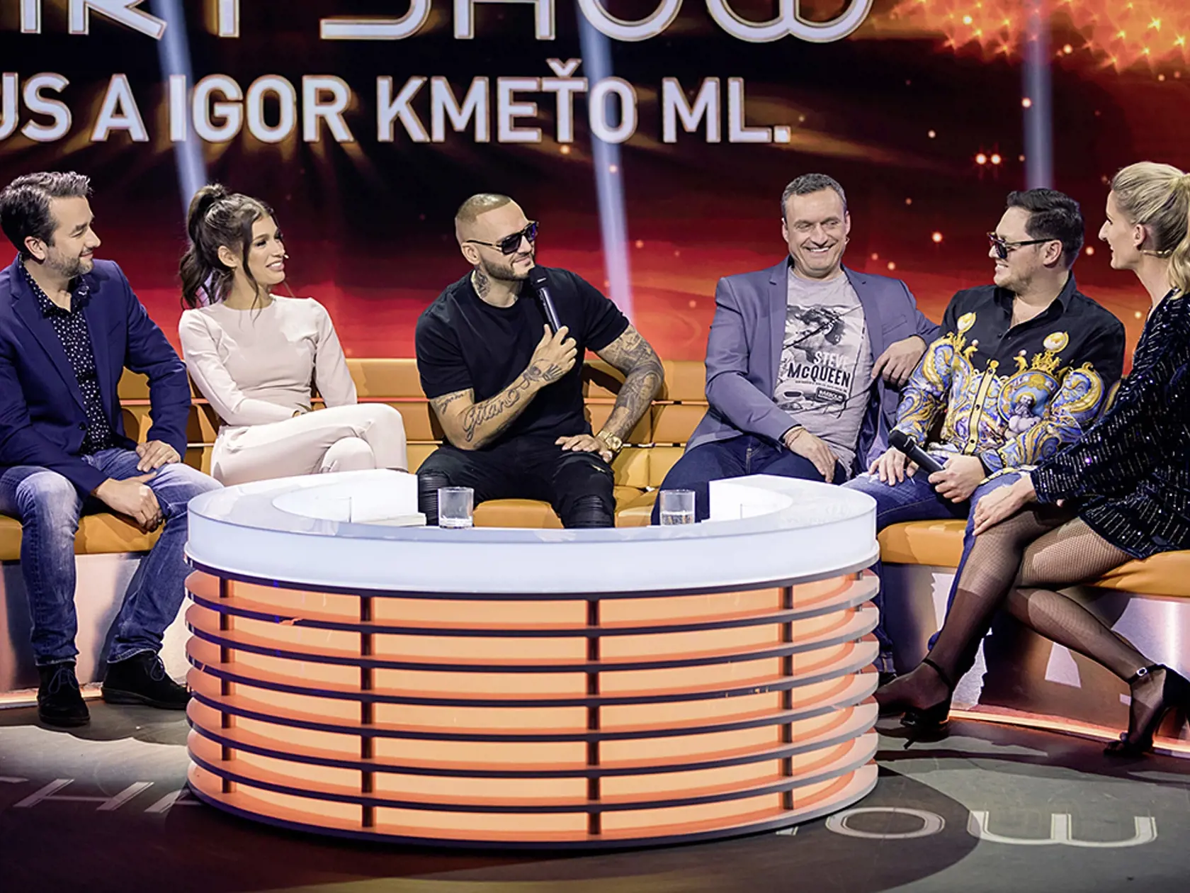V hosťovskom kresle sa vystriedali známe tváre, pozvanie prijal aj Rytmus.