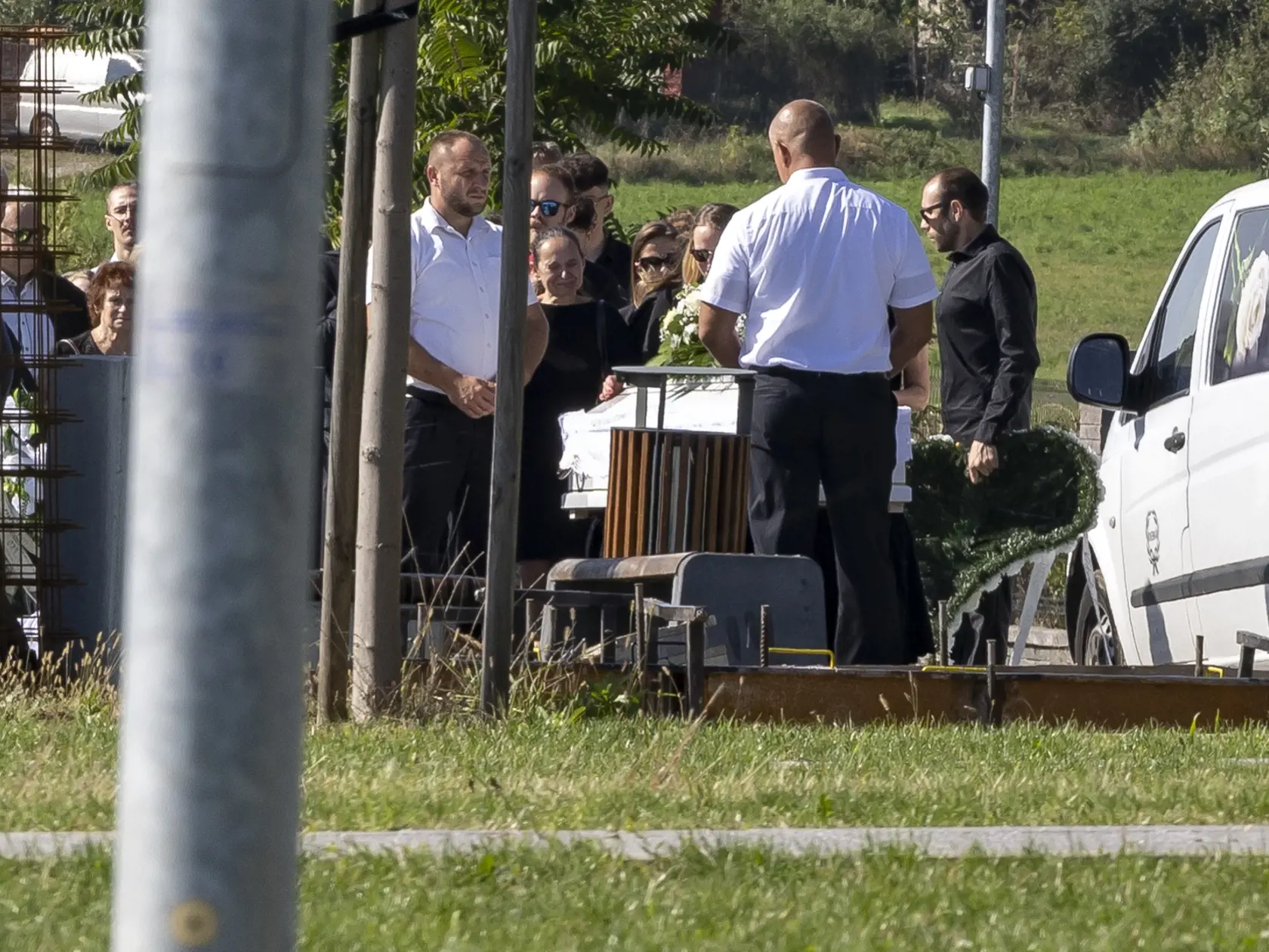 Pohreb 21 ročnej Laury, ktorá zahynula pri dopravnej nehode na ceste zo Zlatých Moraviec do Nitry po tom, ako vrazila motorovým vozidlom Mercedes do betónového piliera.