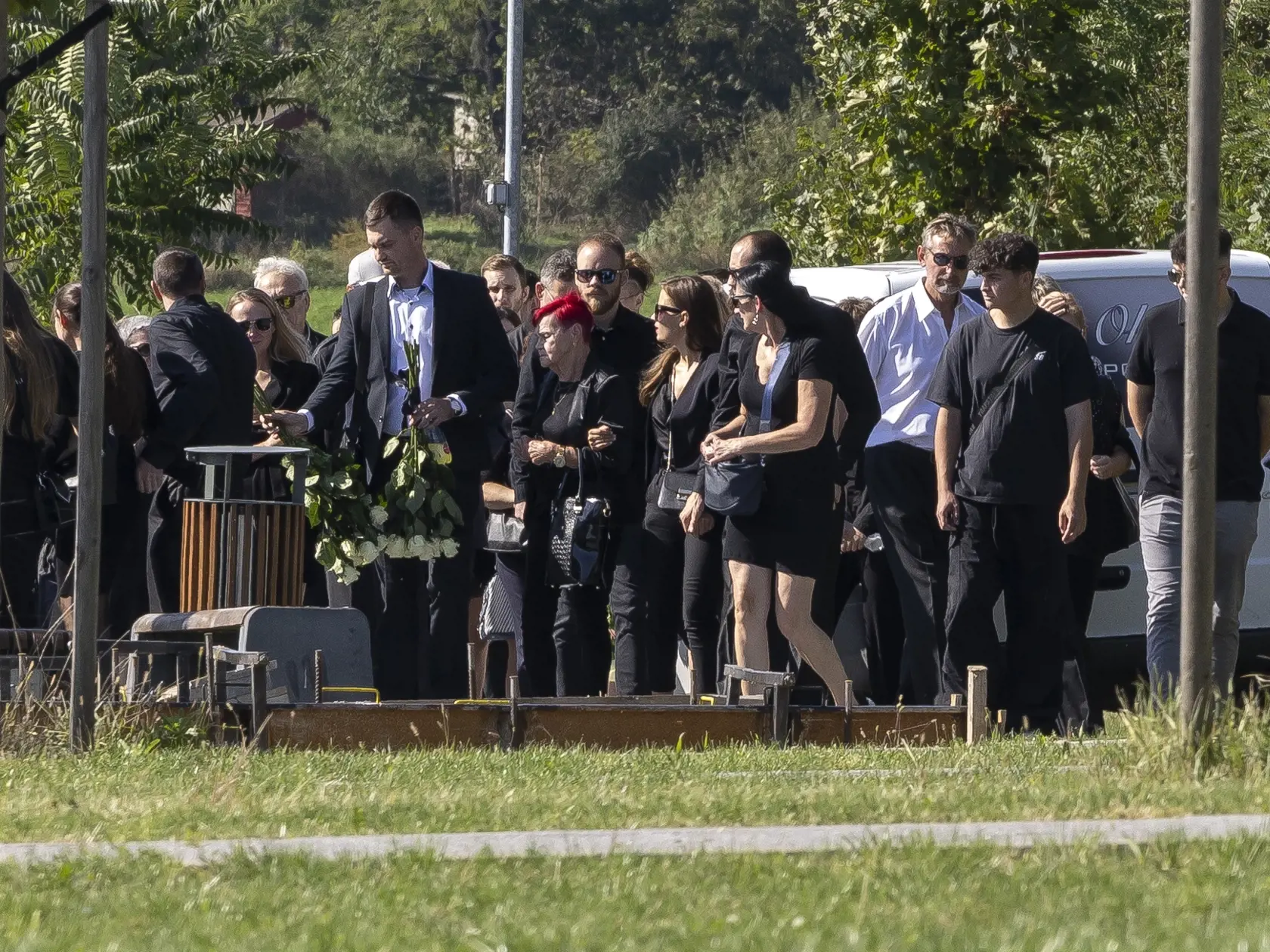 Pohreb 21 ročnej Laury, ktorá zahynula pri dopravnej nehode na ceste zo Zlatých Moraviec do Nitry po tom, ako vrazila motorovým vozidlom Mercedes do betónového piliera.