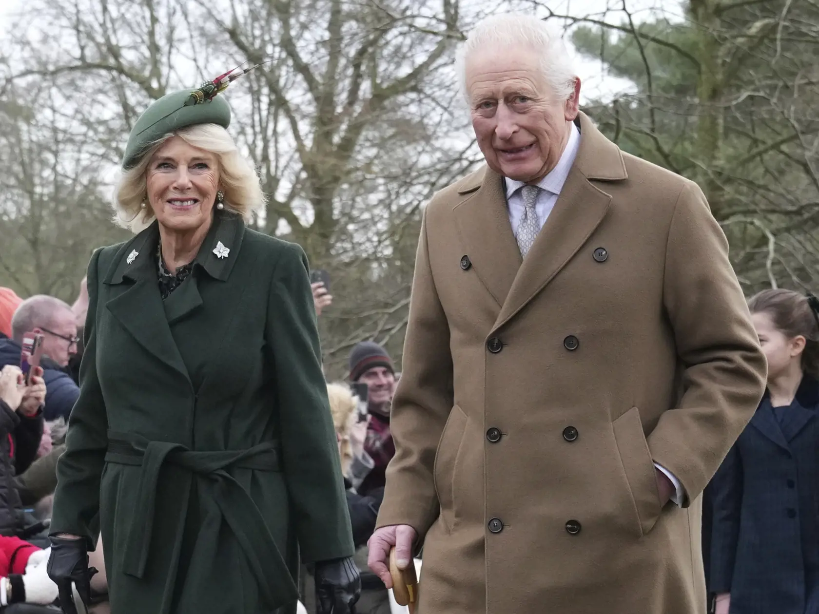 WA 28 Sandringham - Britský kráľ Karol III. a britská kráľovná Kamila prichádzajú na tradičnú vianočnú omšu v anglickom Sandringhame v stredu 25. decembra 2024. FOTO TASR/AP

Britain's King Charles III and Queen Camilla arrive for the Christmas day service at St Mary Magdalene Church in Sandringham in Norfolk, England, Wednesday, Dec. 25, 2024. (AP Photo/Jon Super)