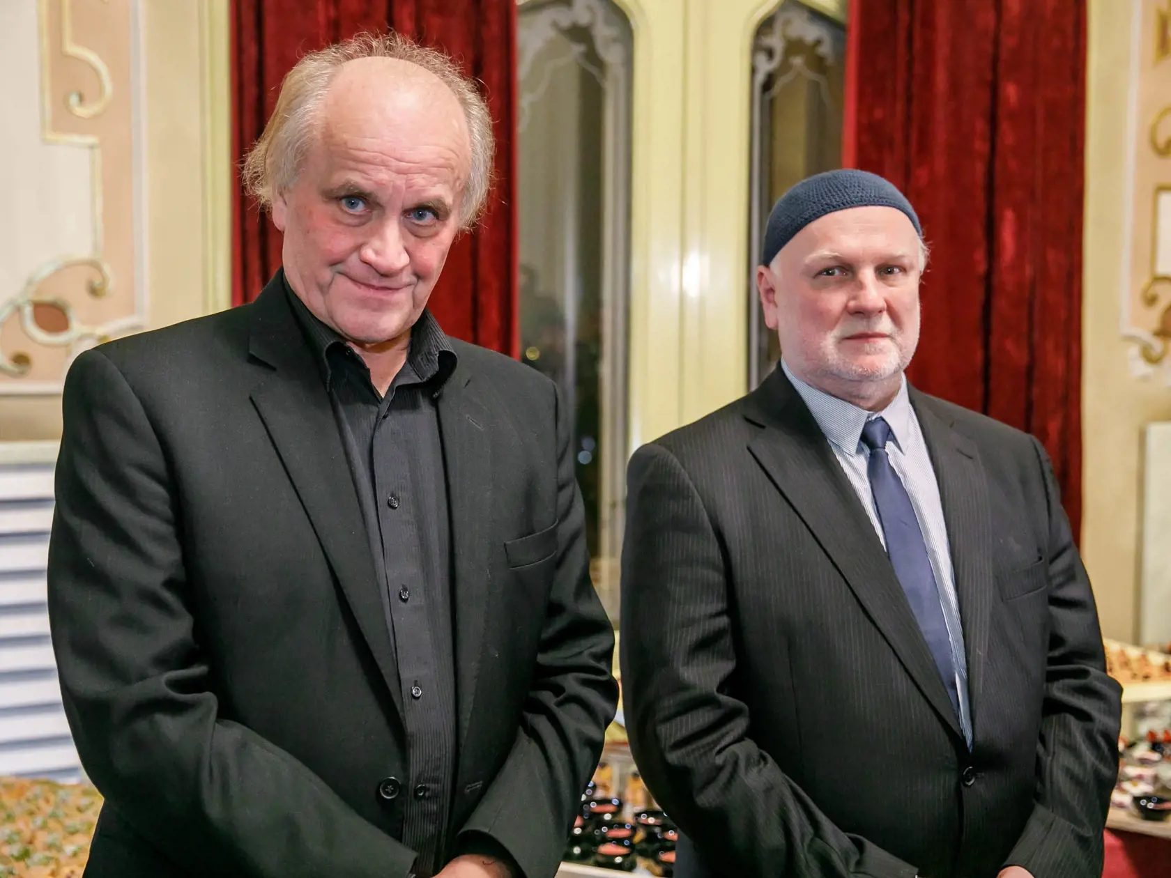 Michael Kocáb a jubilant Ondrej Šoth na slávnostnom ocenení troch osobností.