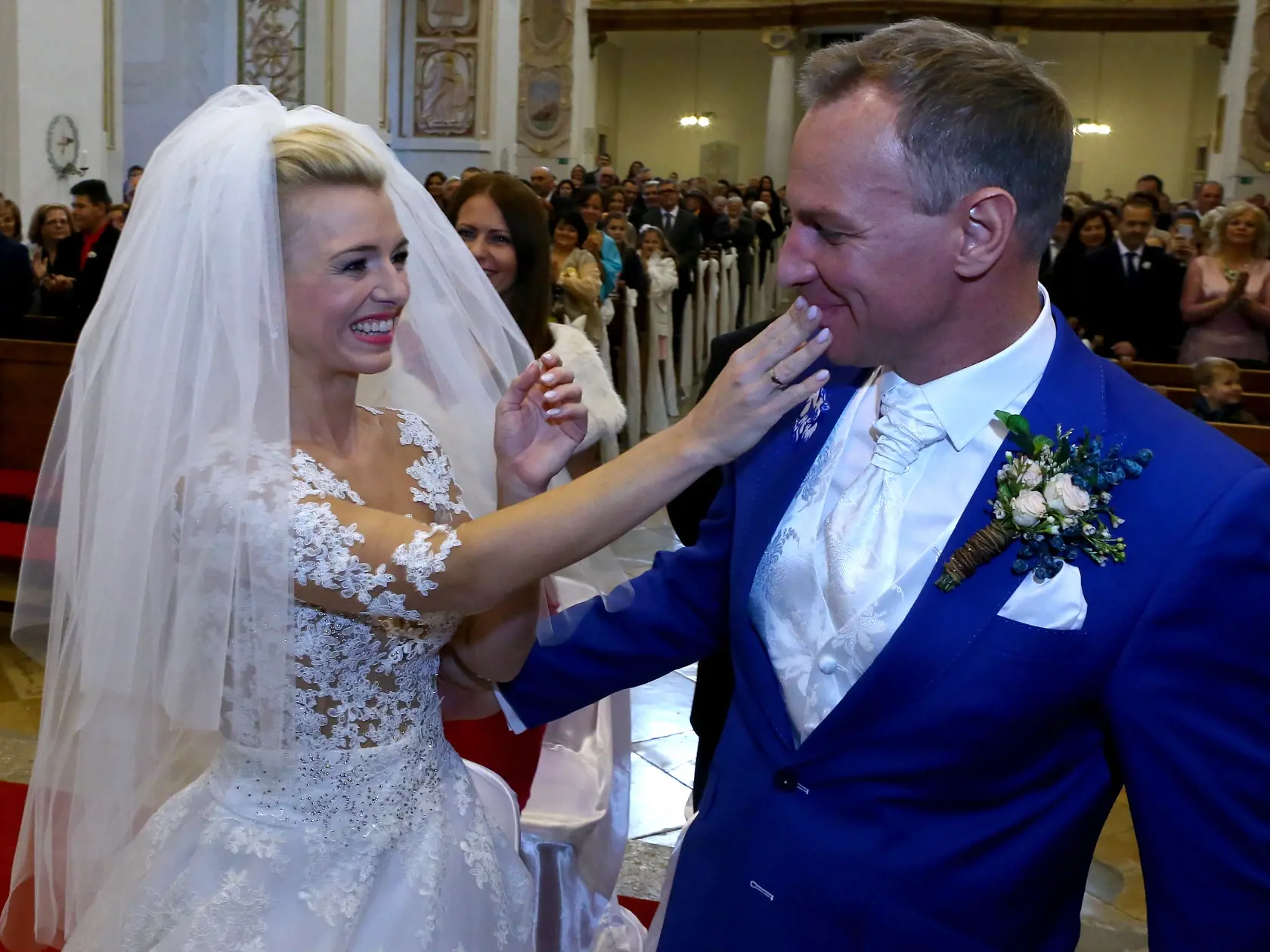 Ľudia: Svadba - Puškárová-Švajda. Moderátorka hlavného spravodajstva TV Markíza Zlatica Puškárová a jej dlohorčný partner a kolega Patrik Švajda si po pätnástich rokoch spoločného vzťahu povedali svoje áno v trnavskom kostole sv. Jána Krtiteľa. Obrad v centre Trnavy sa tešil záujmu značnej skupiny okoloidúcich.