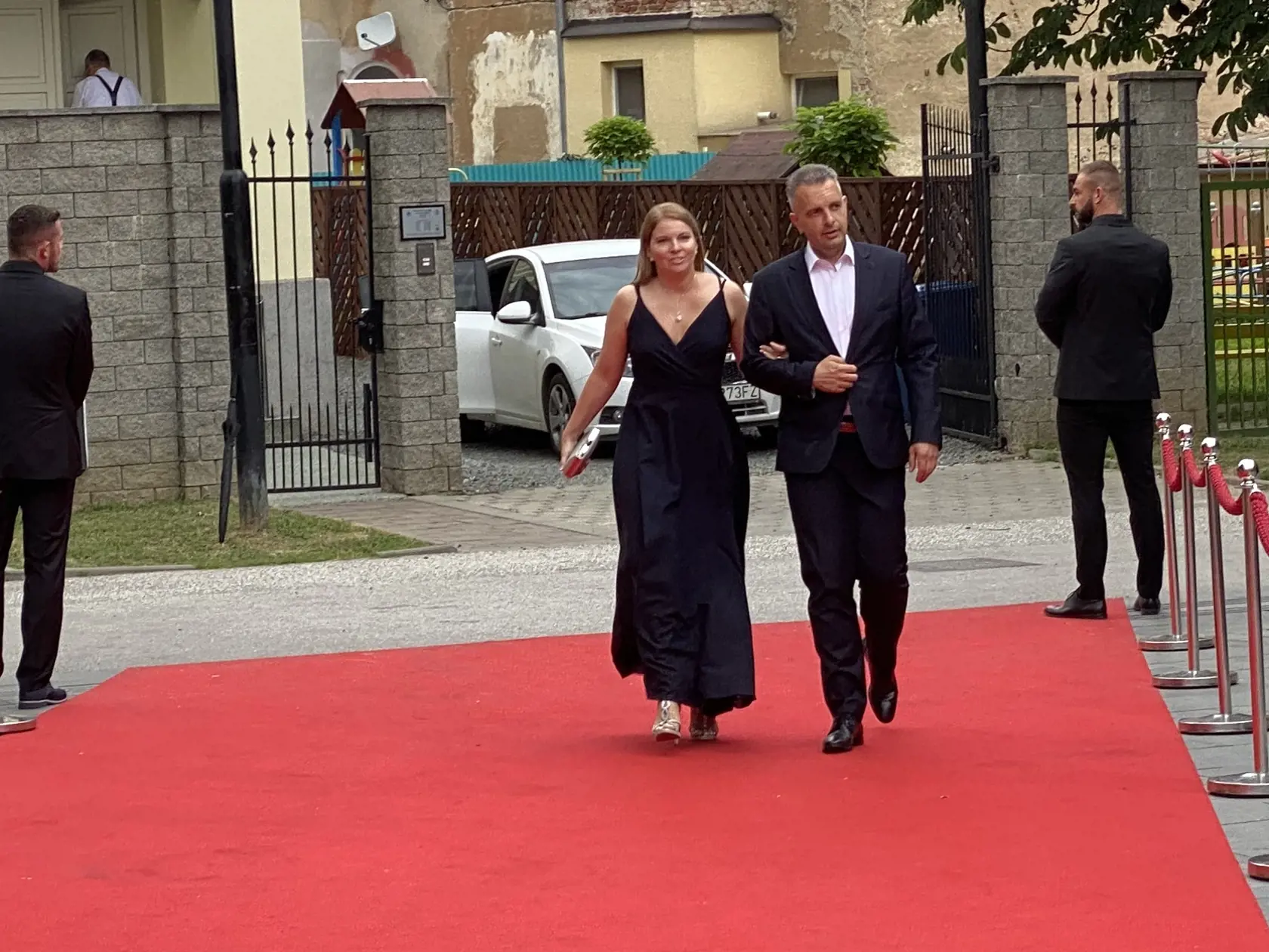 Príchod hostí na záverečný ceremoniál 30. ročníka medzinárodného festivalu Art Film Košice, na ktorom odovzdali ceny držiteľom honorárnych ocenení - Sergejovi Loznicovi, Antónii Liškovej a Marošovi Kramárovi a vyhlásili víťazov jednotlivých súťaží.