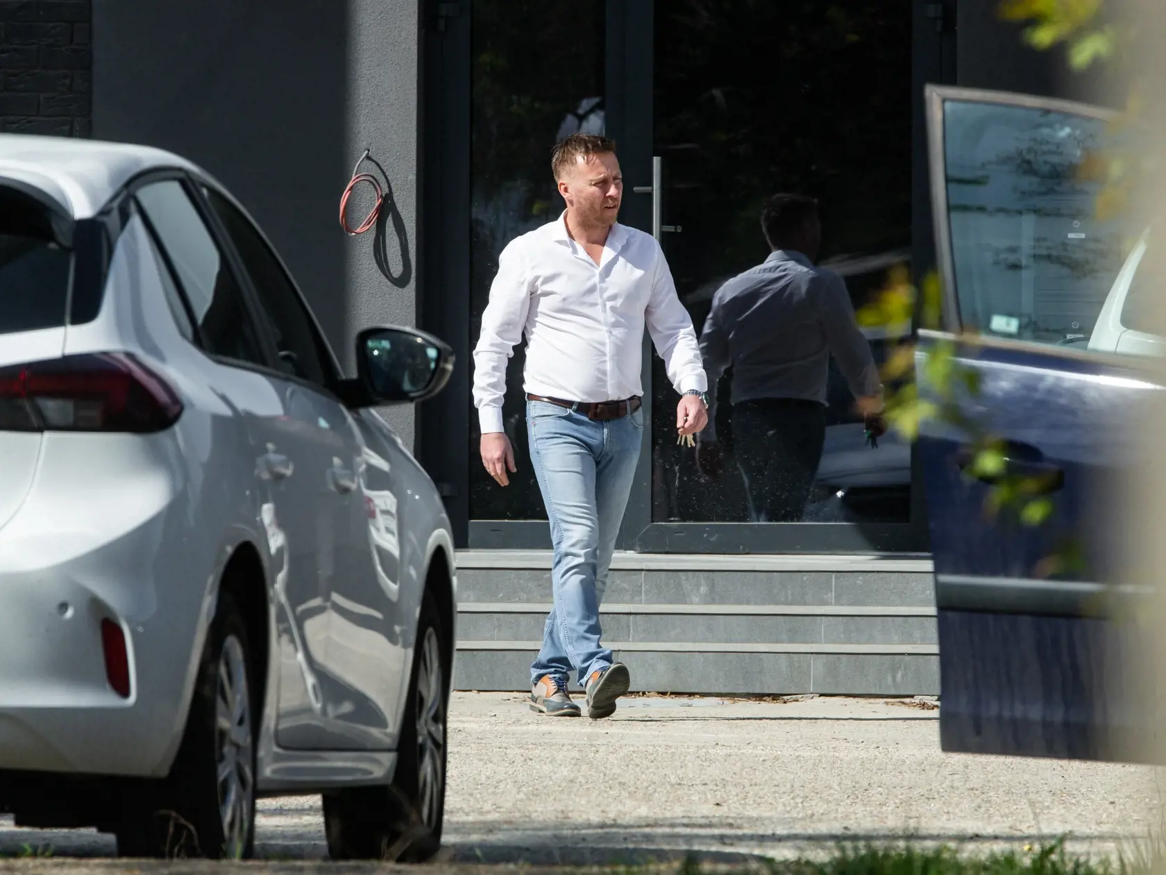 Peter Kotlár počkal Roberta Fica vonku.