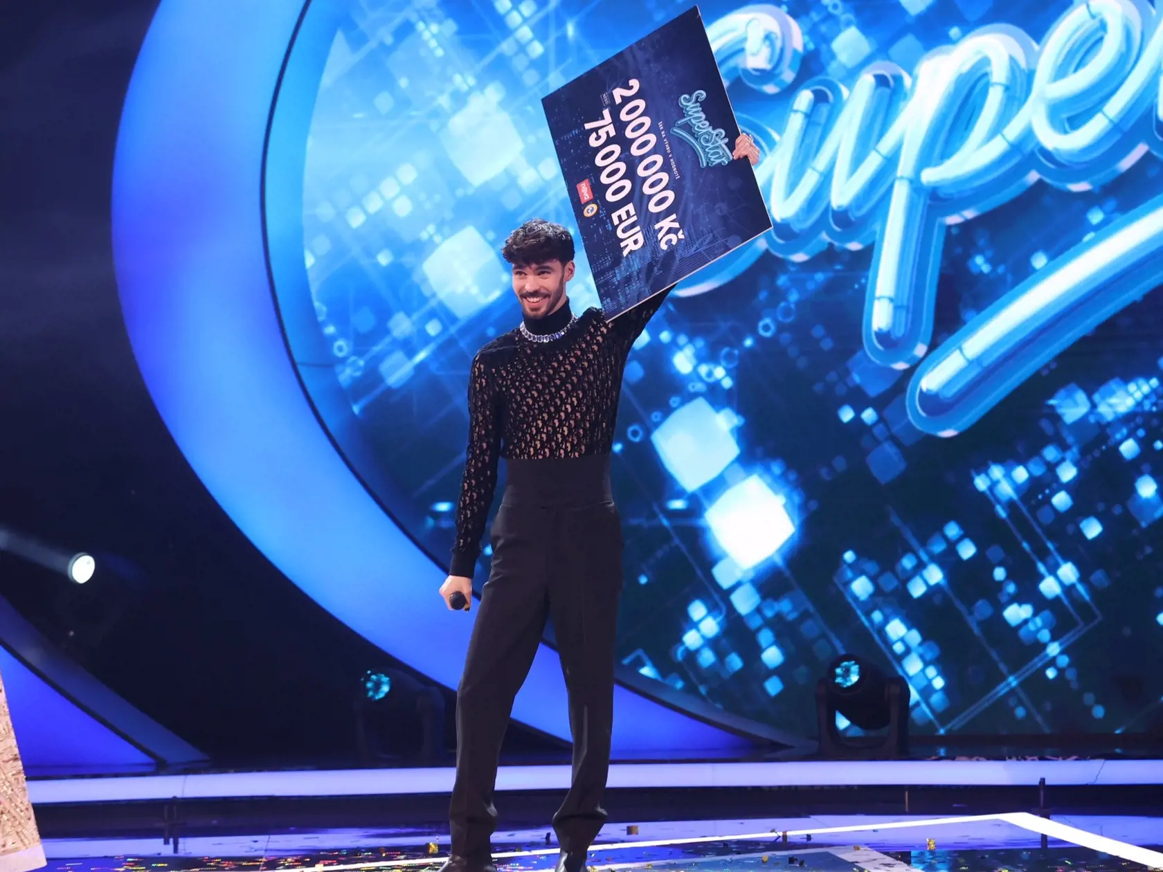 Víťaz SuperStar Adam Pavlovčin a jeho extravagantné outfity.