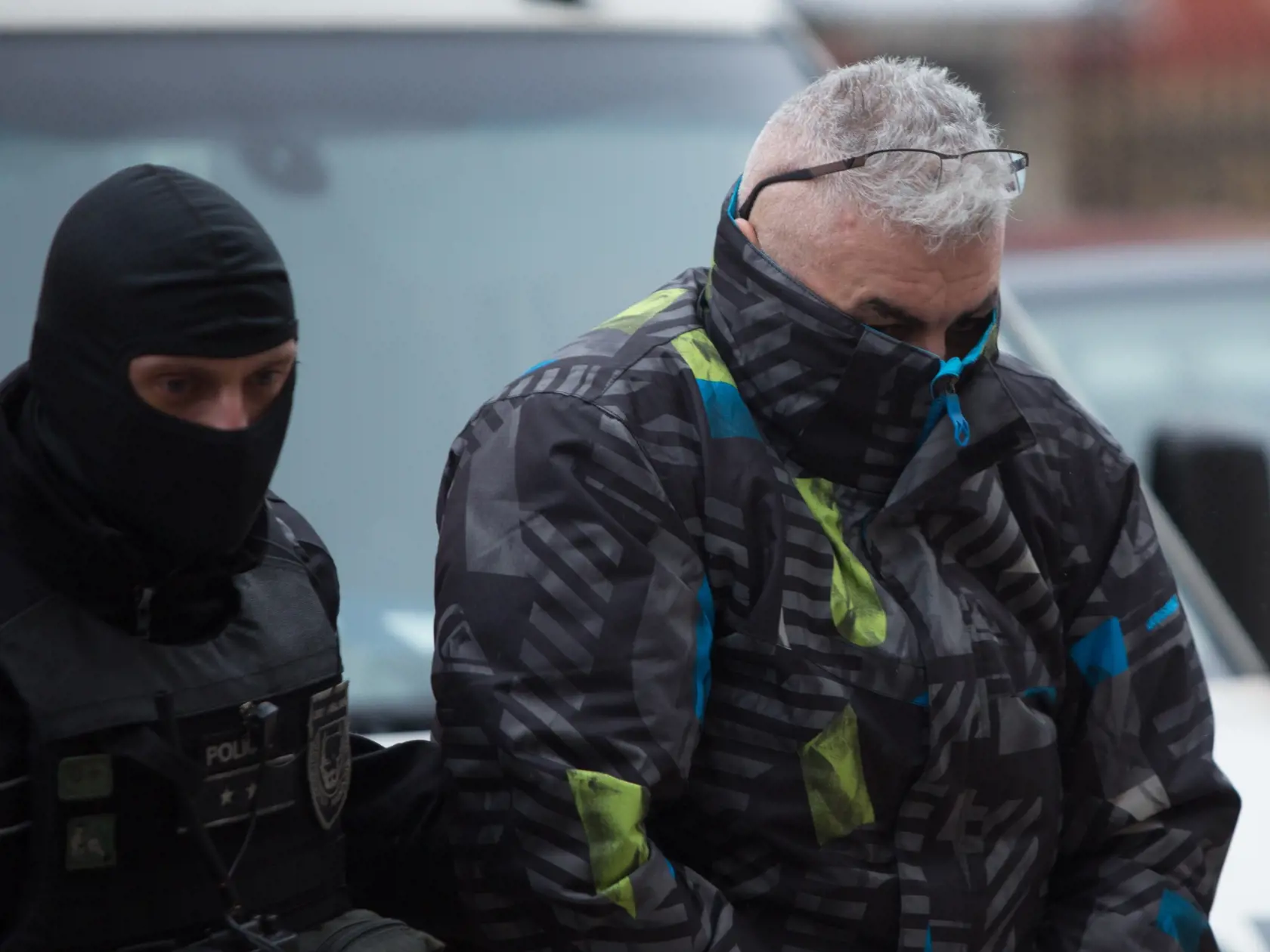 Údajní členovia zločineckej skupiny takáčovcov počas pojednávania na Najvyššom súde SR v Bratislave vo februári 2017.