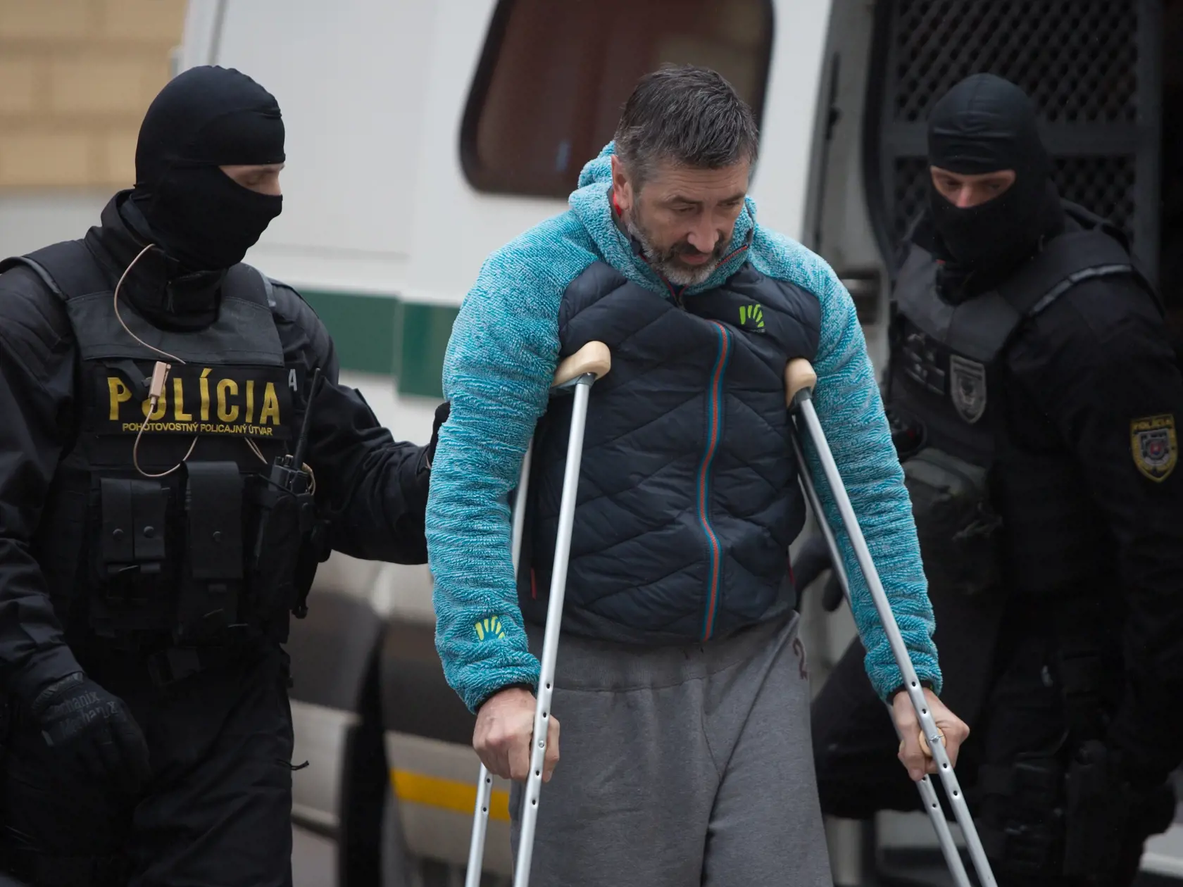 Údajní členovia zločineckej skupiny takáčovcov počas pojednávania na Najvyššom súde SR v Bratislave vo februári 2017.