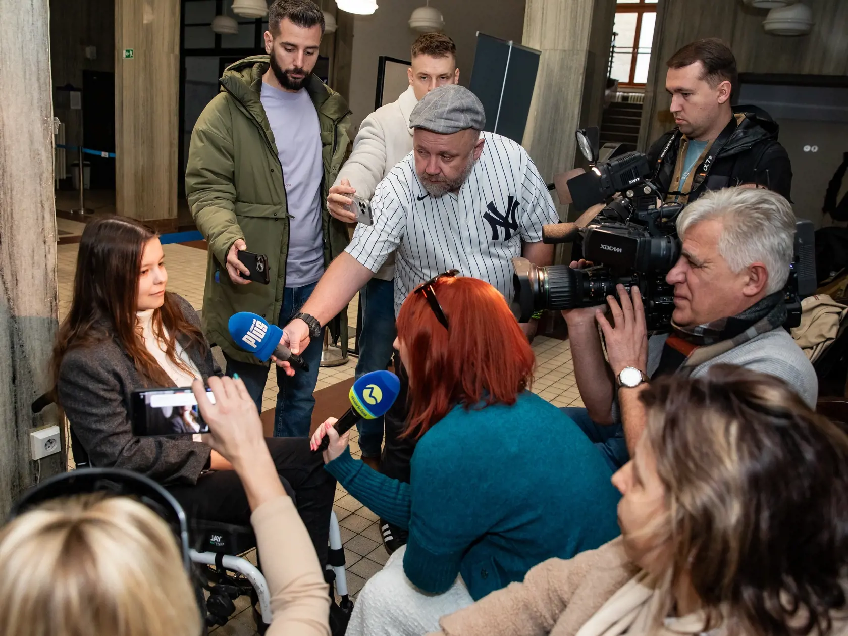 Na snímke je pojednávanie v prípade postrelenej kadetky Mišky. Na snímke je kadetka Miška.