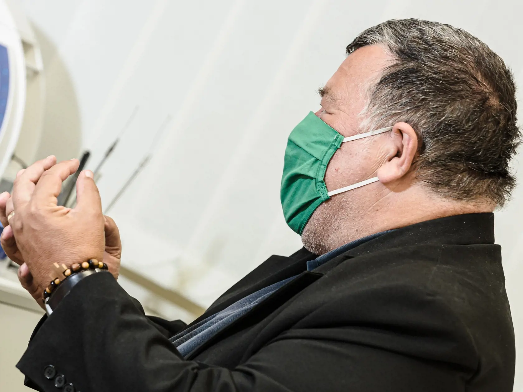 Na sníme Prof. MUDr. Vladimír Krčméry DrSc. - slovenský lekár, vedec – odborník na tropickú medicínu, infektológiu a onkológiu.