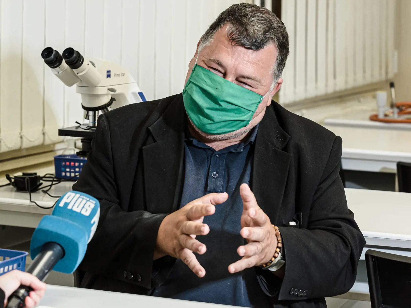 Na sníme Prof. MUDr. Vladimír Krčméry DrSc. - slovenský lekár, vedec – odborník na tropickú medicínu, infektológiu a onkológiu.