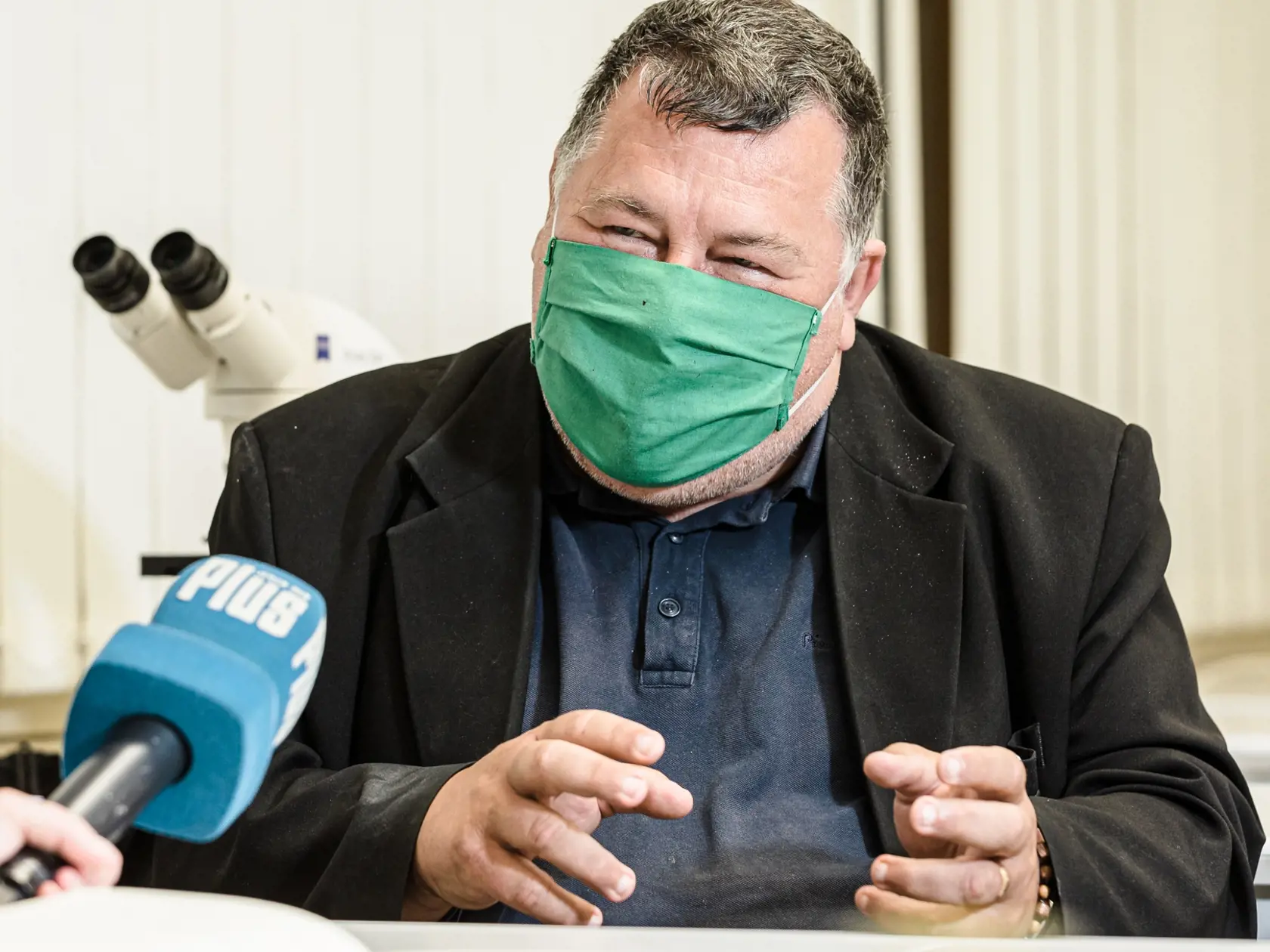 Na sníme Prof. MUDr. Vladimír Krčméry DrSc. - slovenský lekár, vedec – odborník na tropickú medicínu, infektológiu a onkológiu.