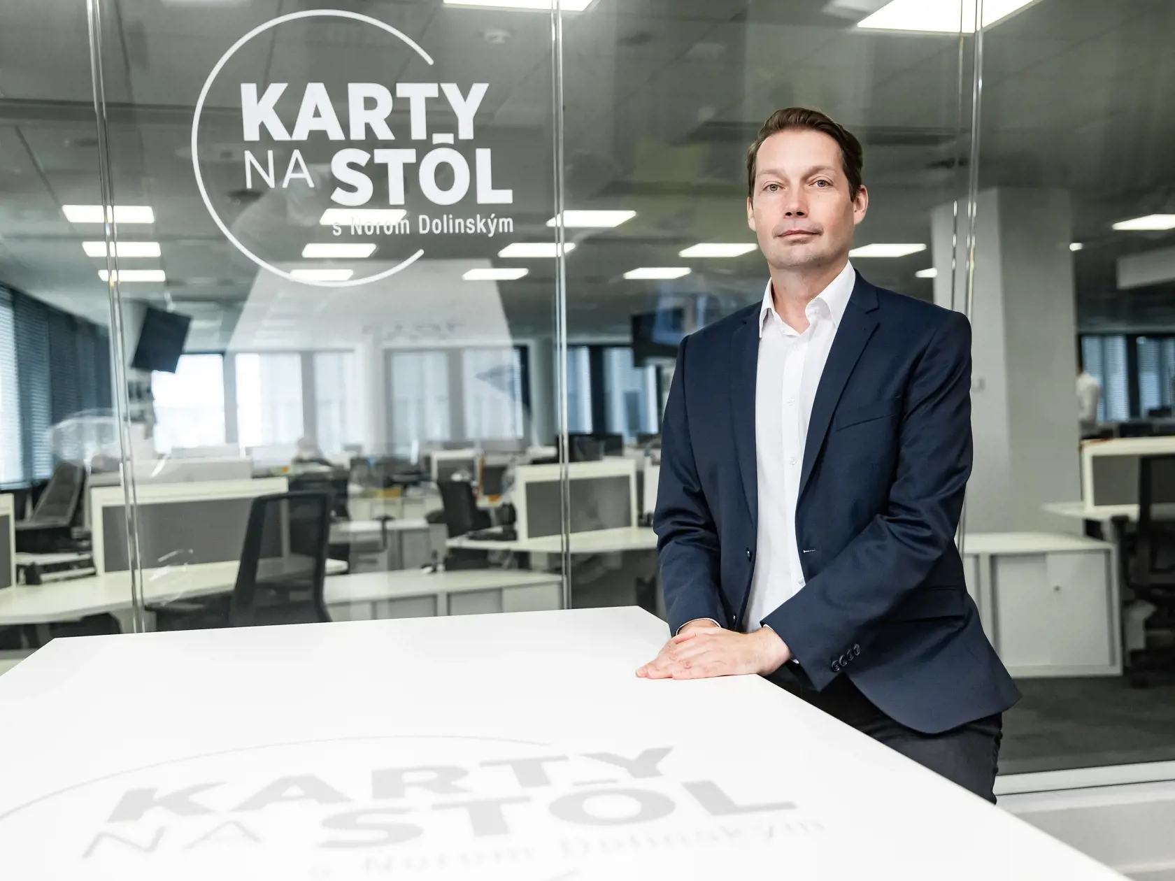Noro Dolinský vyspovedá v nedeľu aj známych politikov.