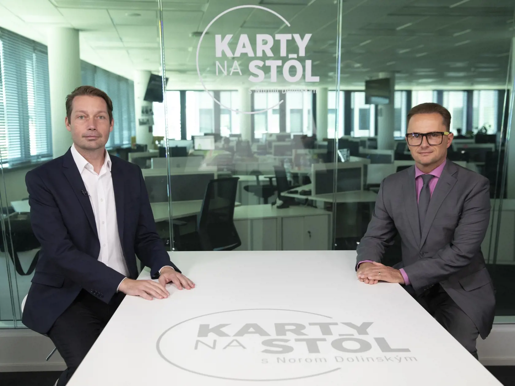 Politológ Miroslav Řádek v reláci Karty na stôl s Norom Dolinským. Pred voľbami hovorili o možných výsledkoch, takže uvidíme, nakoľko odhadli voličské nálady.