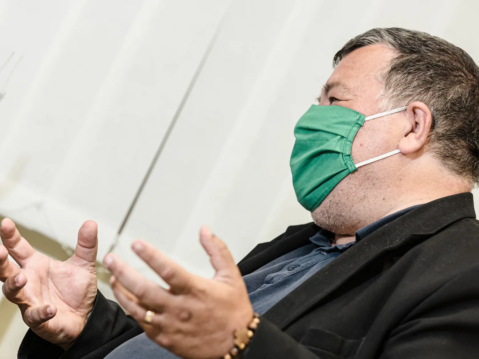 Na sníme Prof. MUDr. Vladimír Krčméry DrSc. - slovenský lekár, vedec – odborník na tropickú medicínu, infektológiu a onkológiu.
