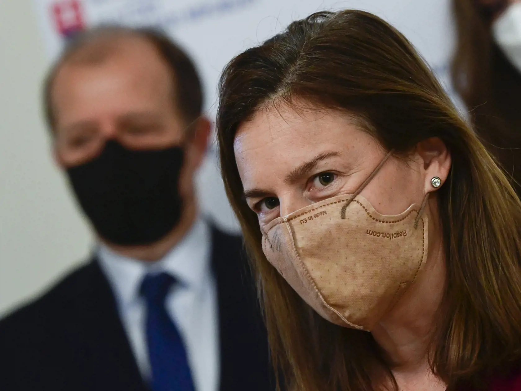 Na snímke v popredí ministerka kultúry SR Natália Milanová (OĽANO) a v pozadí primátor mesta Trenčín Richard Rybníček počas tlačovej konferencie na tému Trenčín bude Európske hlavné mesto kultúry (EHMK) 2026 v Bratislave 16. decembra 2021. FOTO TASR - Martin Baumann