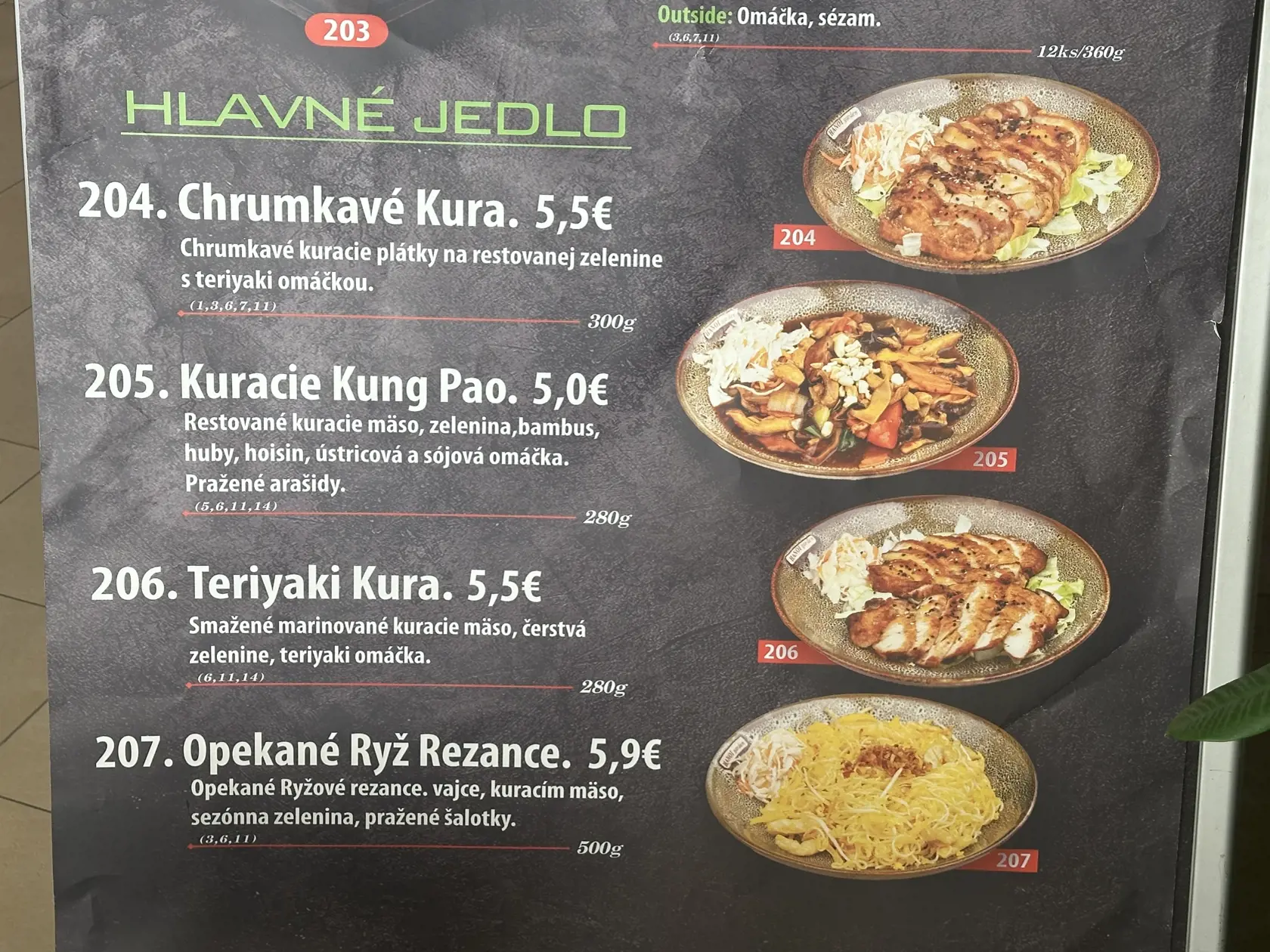 Kuracie kung pao tu kúpite za rovných päť eur, samozrejme, bez polievky. Za tú si musíte priplatiť ešte 1,50 eura.