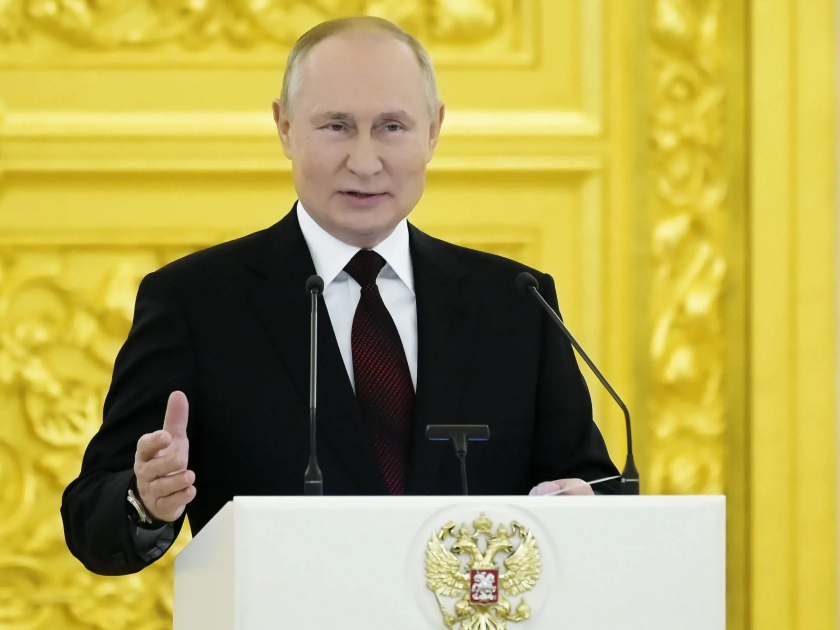 EBE 6 Moskva - Na snímke ruský prezident Vladimir Putin reční počas preberania poverovacích listín od zahraničných veľvyslancov v Kremli v Moskve v stredu 1. decembra 2021. FOTO TASR/AP


Russian President Vladimir Putin speaks during a ceremony to receive credentials from foreign ambassadors in Kremlin, in Moscow, Russia, Wednesday, Dec. 1, 2021. (Grigory Sysoev, Sputnik, Kremlin Pool Photo via AP)
