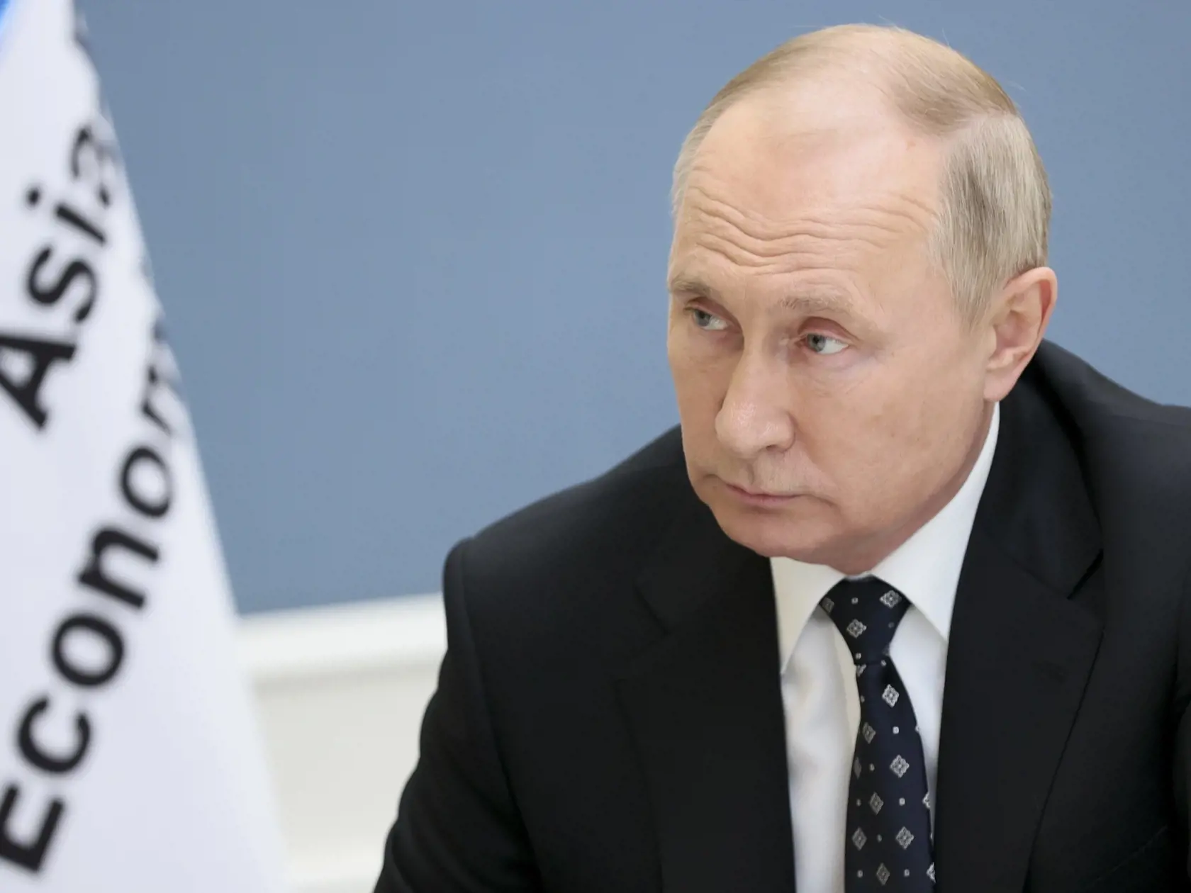 EBE 25 Moskva - Na snímke ruský prezident Vladimir Putin počas rozhovoru vysielanom spravodajskou stanicou Rossija-24 v Moskve 13. novembra 2021. Moskva nemá nič spoločné s migračnou krízou na bielorusko-poľských štátnych hraniciach, povedal ruský prezident Vladimir Putin v rozhovore vysielanom spravodajskou stanicou Rossija-24. FOTO TASR/AP


Russian President Vladimir Putin speaks during his interview with the Rossiya-1 TV channel in Moscow, Russia, Saturday, Nov. 13, 2021. Putin on Saturday r