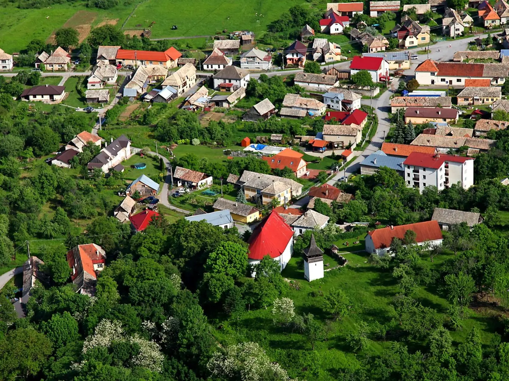 Spisovateľ vyrastal v gemerskej obci Drienčany, ktorú preslávil najmä rozprávkar Pavol Dobšinský.