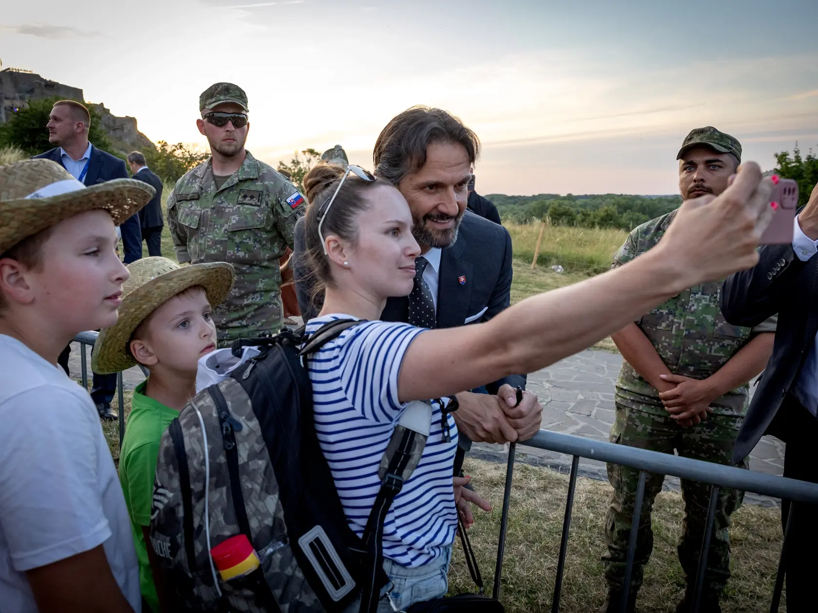 Na sviatok svätého Cyrila a Metoda sa na hrade Devín v Bratislave konali tradičné cyrilo-metodské oslavy. Pre návštevníkov bol počas celého dňa pripravený kultúrno-spoločenský program a viacero atrakcií. Večerný program bol vyhradený pre predstaviteľov štátu a pozvaných hostí. Na snímke je Robert Kaliňák.