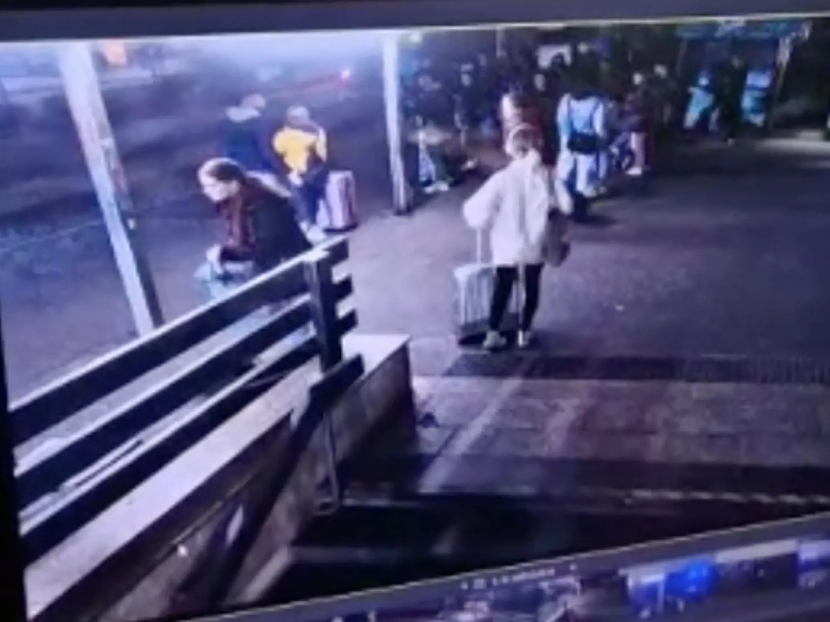 Na snímke ZÁBERY Z MIESTA smrteľnej nehody na zastávke MHD Zochova v Bratislave. Vodič vletel do davu ľudí v plnej rýchlosti, čakajúci na autobus nemali šancu.