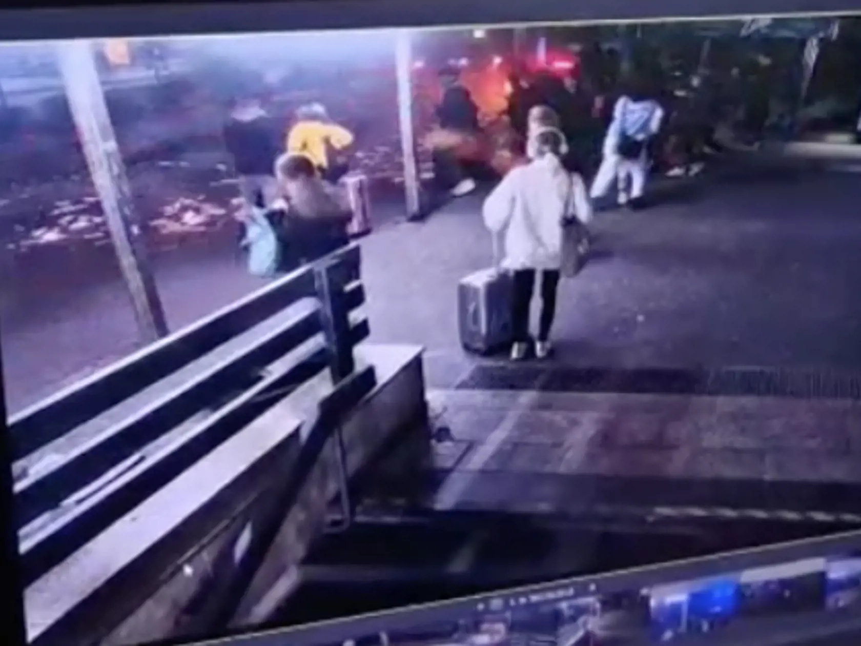 Na snímke ZÁBERY Z MIESTA smrteľnej nehody na zastávke MHD Zochova v Bratislave. Vodič vletel do davu ľudí v plnej rýchlosti, čakajúci na autobus nemali šancu.