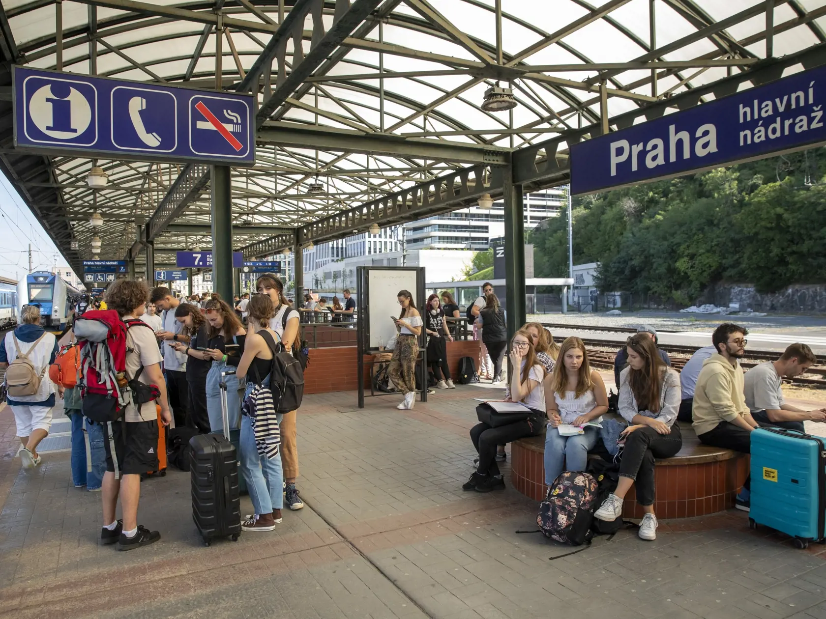 Na snímke je volebný vlak, ktorý vyrazil z Prahy do Bratislavy, aby zvýšil účasť mladých ľudí v parlamentných voľbách.