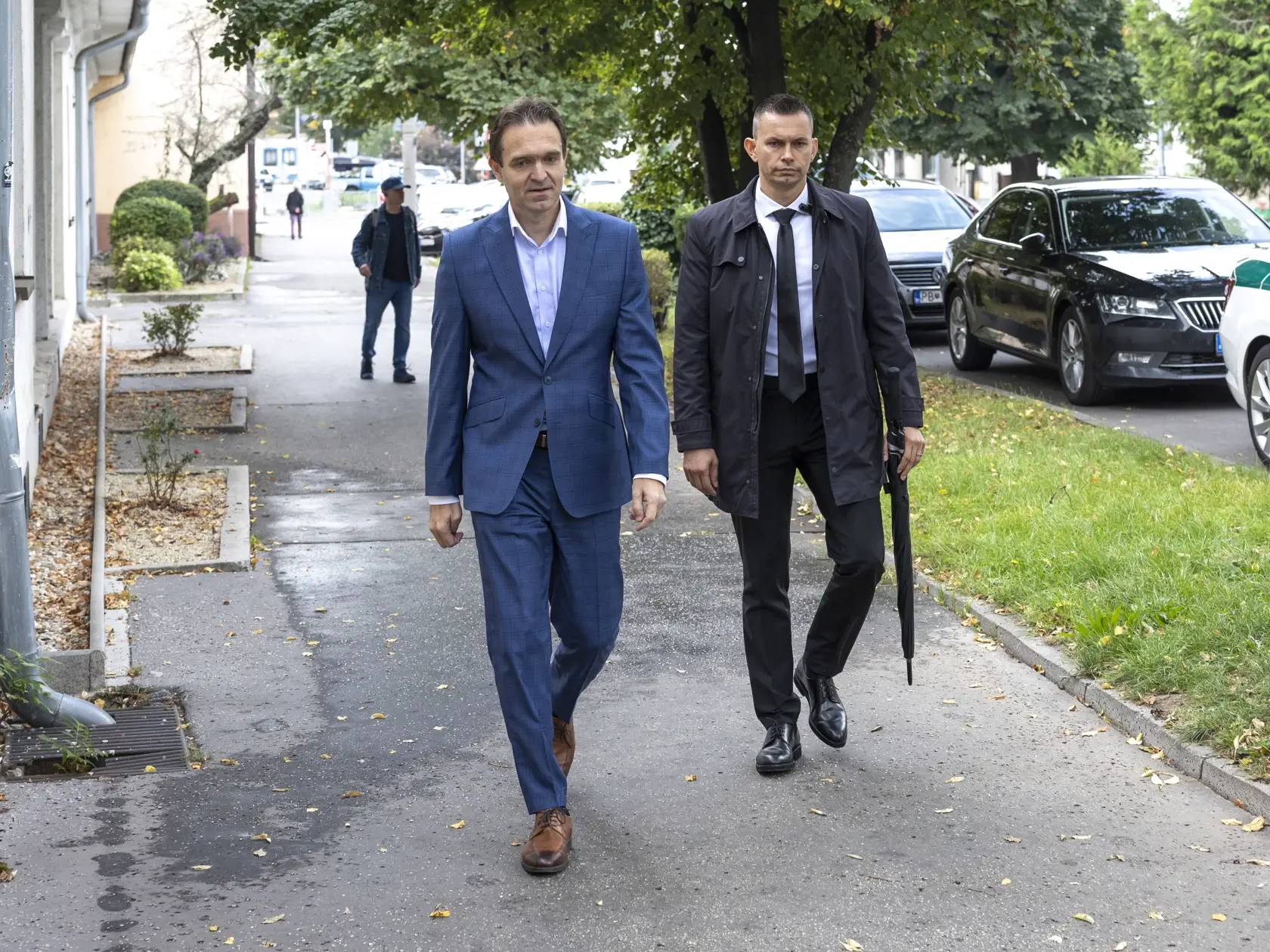 Parlamentné voľby na Slovensku. Mgr. Ľudovít Ódor, predseda úradníckej vlády, ktorú vymenovala prezidentka Zuzana Čaputová v máji 2023 na snímke počas príchodu do volebnej miestnosti v bratislavskej mestskej časti Devínska Nová Ves.