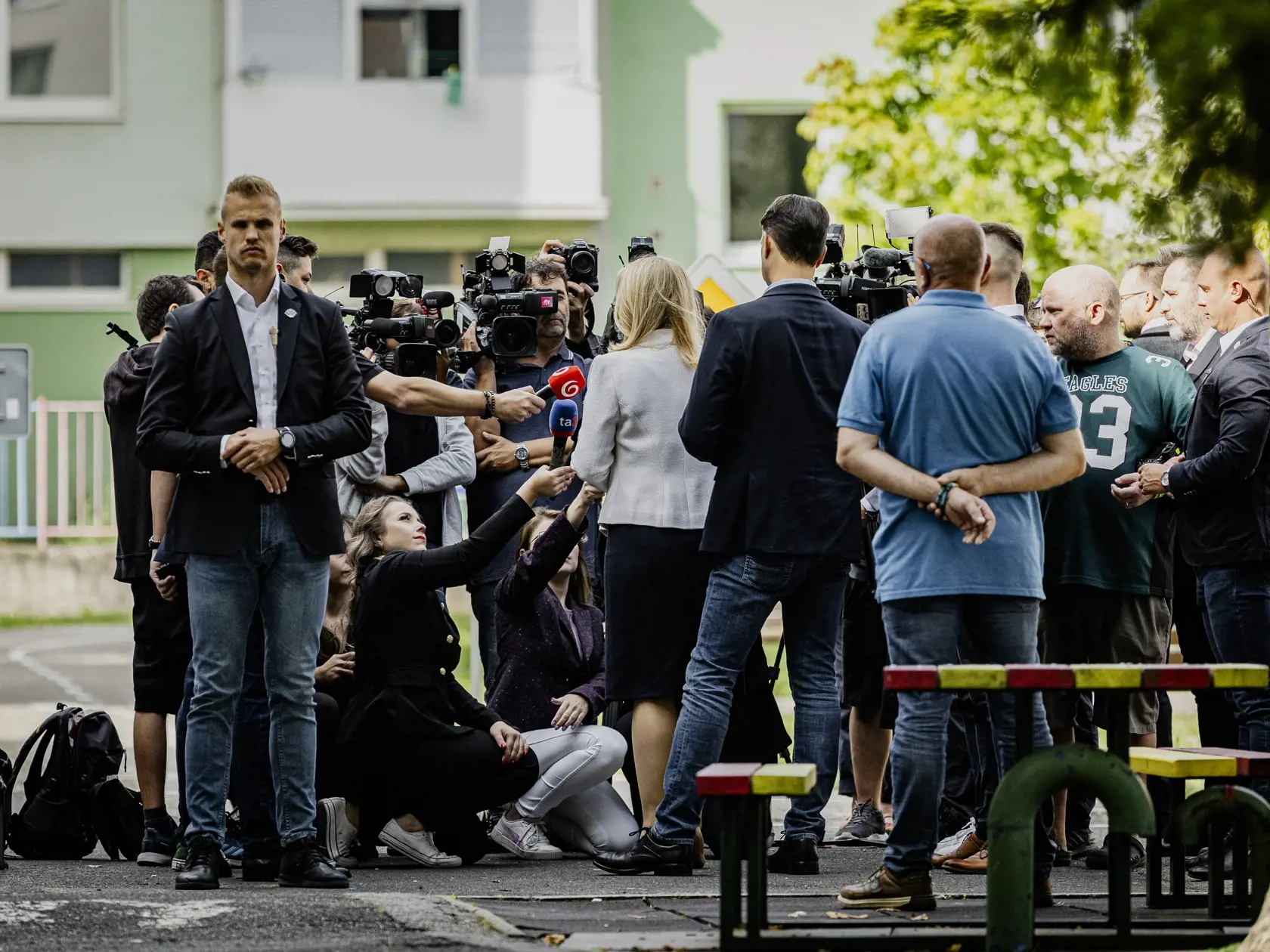 Prezidentka Slovenskej republiky Zuzana Čaputová odovzdala v sprievode svojho partnera Juraja Rizmana hlas v predčasných parlamentných voľbách 2023. Hlasovanie sa posunulo oproti pôvodnému plánu Prezidentky zhruba o hodinu z dôvodu preverovania osoby, ktorá sa nachádzala vo volebnej miestnosti.