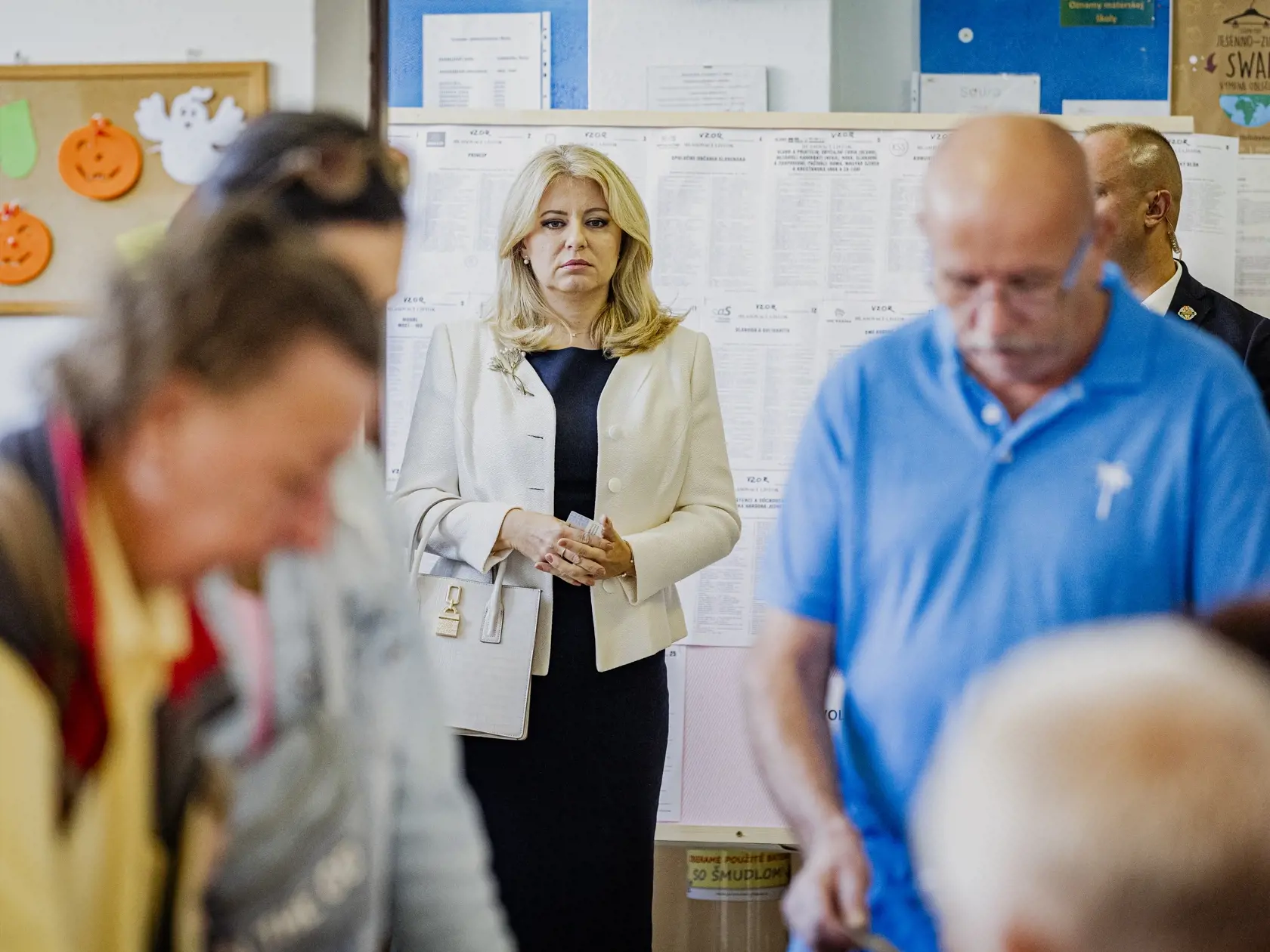 Prezidentka Slovenskej republiky Zuzana Čaputová odovzdala v sprievode svojho partnera Juraja Rizmana hlas v predčasných parlamentných voľbách 2023. Hlasovanie sa posunulo oproti pôvodnému plánu Prezidentky zhruba o hodinu z dôvodu preverovania osoby, ktorá sa nachádzala vo volebnej miestnosti.