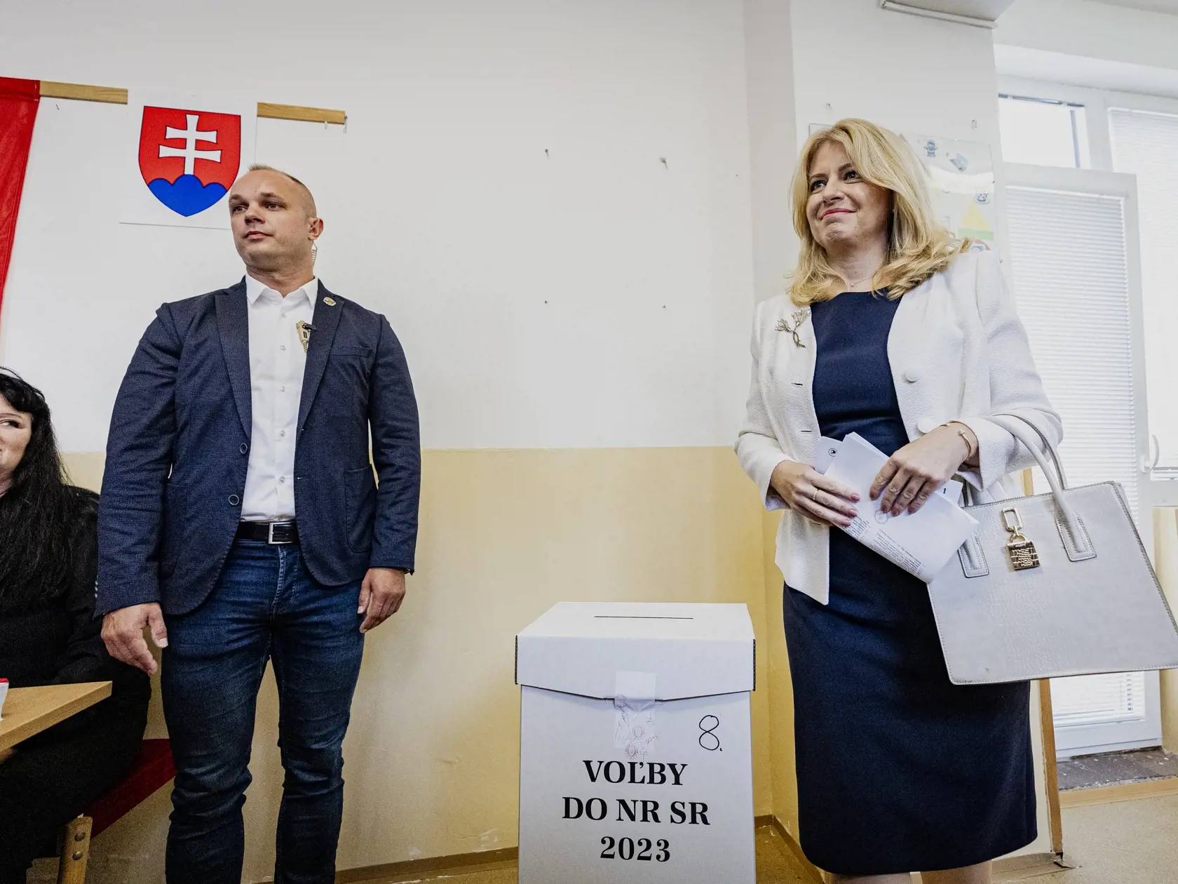 Prezidentka Slovenskej republiky Zuzana Čaputová odovzdala v sprievode svojho partnera Juraja Rizmana hlas v predčasných parlamentných voľbách 2023. Hlasovanie sa posunulo oproti pôvodnému plánu Prezidentky zhruba o hodinu z dôvodu preverovania osoby, ktorá sa nachádzala vo volebnej miestnosti.
