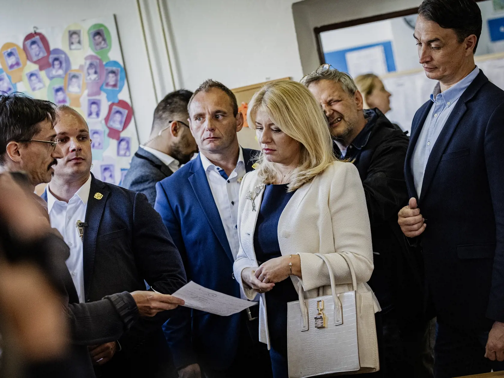 Prezidentka Slovenskej republiky Zuzana Čaputová odovzdala v sprievode svojho partnera Juraja Rizmana hlas v predčasných parlamentných voľbách 2023. Hlasovanie sa posunulo oproti pôvodnému plánu Prezidentky zhruba o hodinu z dôvodu preverovania osoby, ktorá sa nachádzala vo volebnej miestnosti.