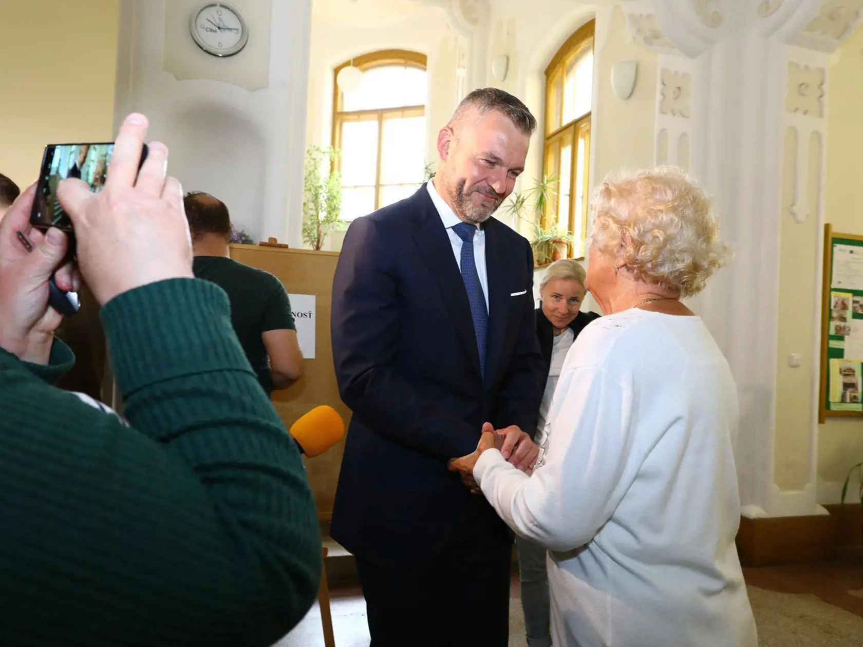 V Bratislave si odvolil aj predseda strany Hlas-SD Peter Pellegrini.